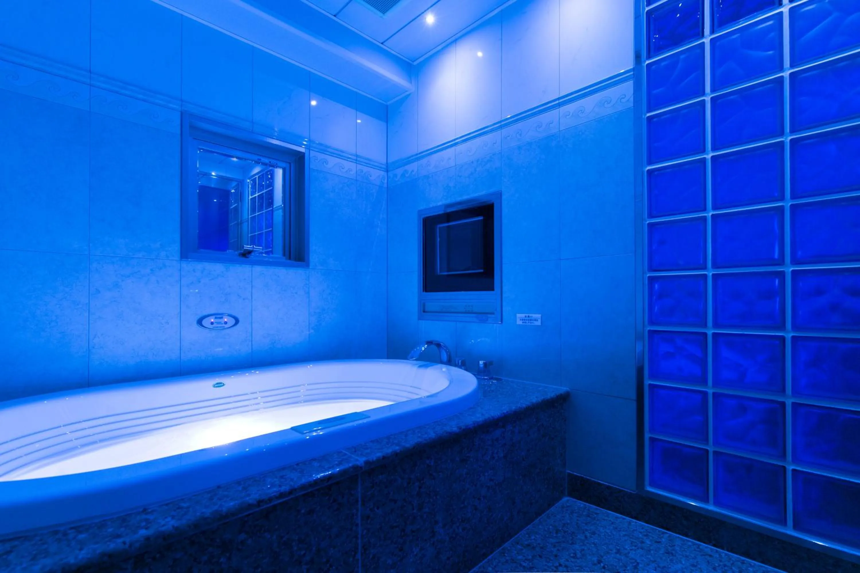 Shower, Bed in HOTEL D-WAVE Shinjuku（Adult Only)