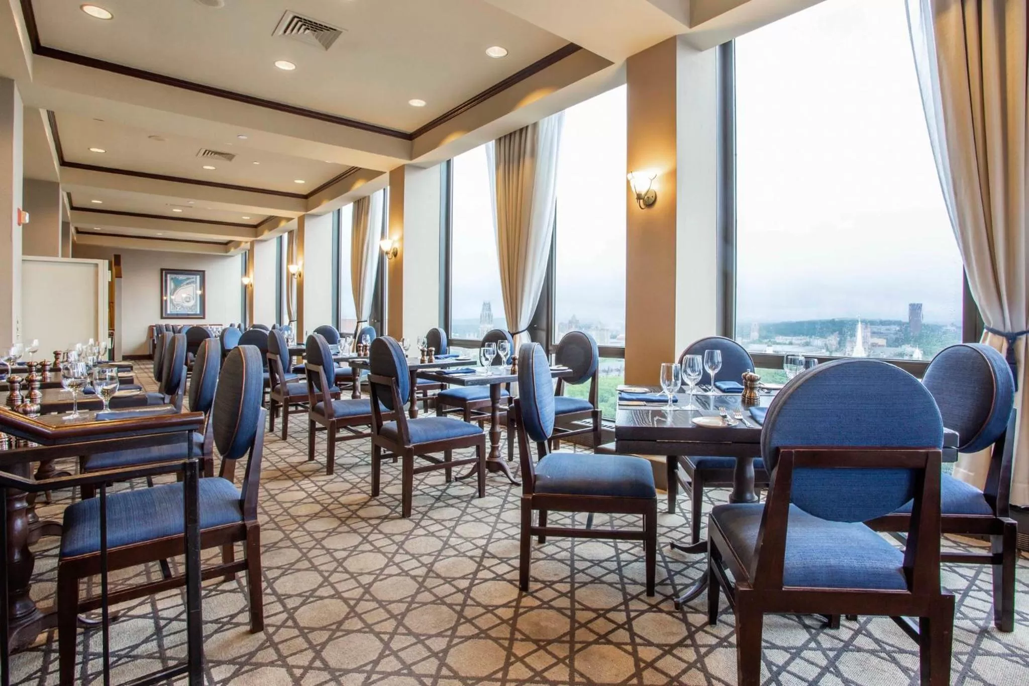 Restaurant/places to eat in Omni New Haven Hotel at Yale