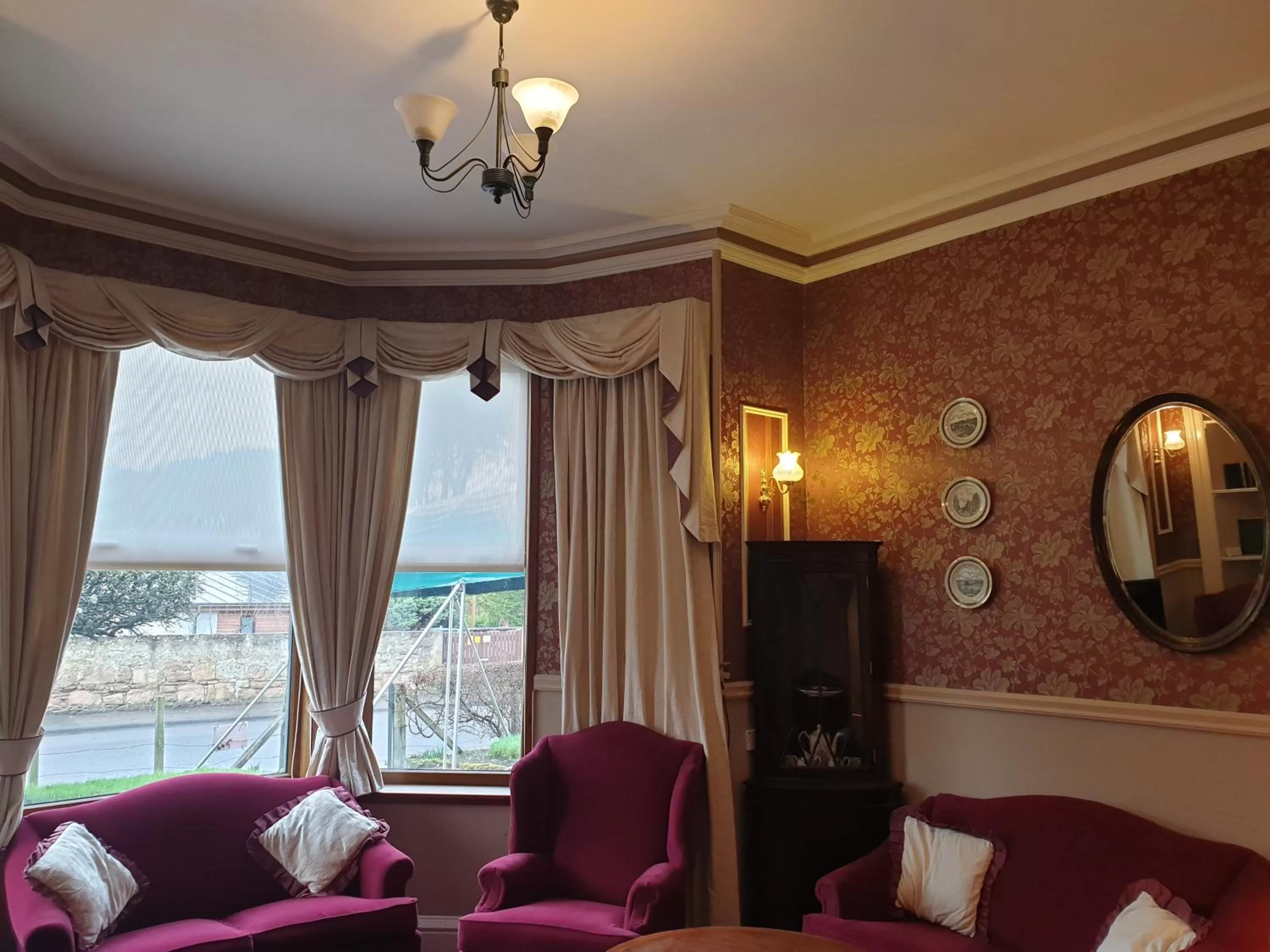 Living room in West End Hotel