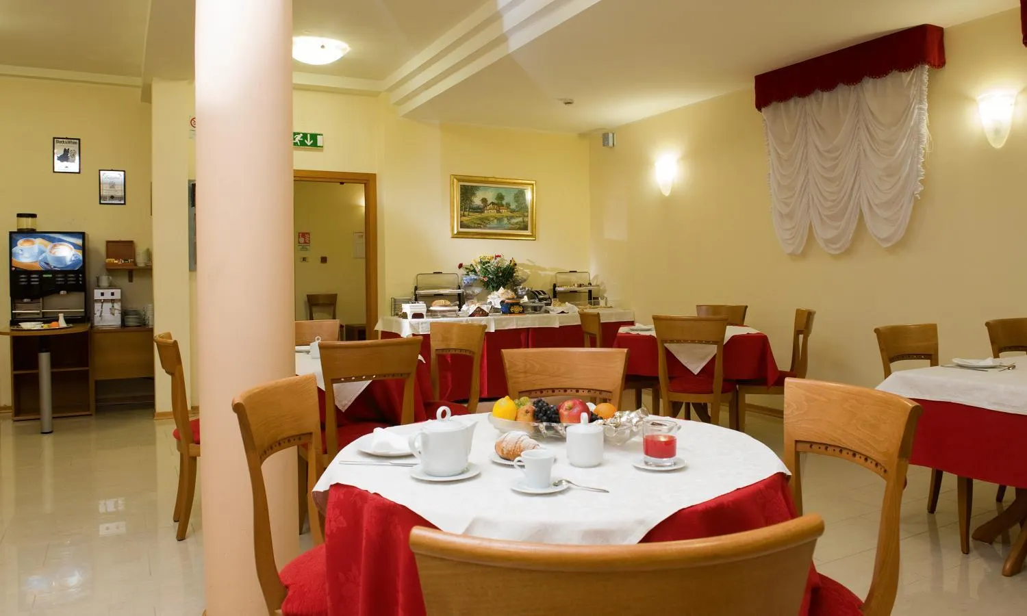 Restaurant/places to eat in Hotel Montereale