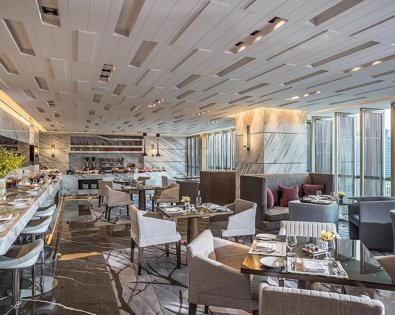 Lounge or bar in Four Seasons Hotel Shenzhen