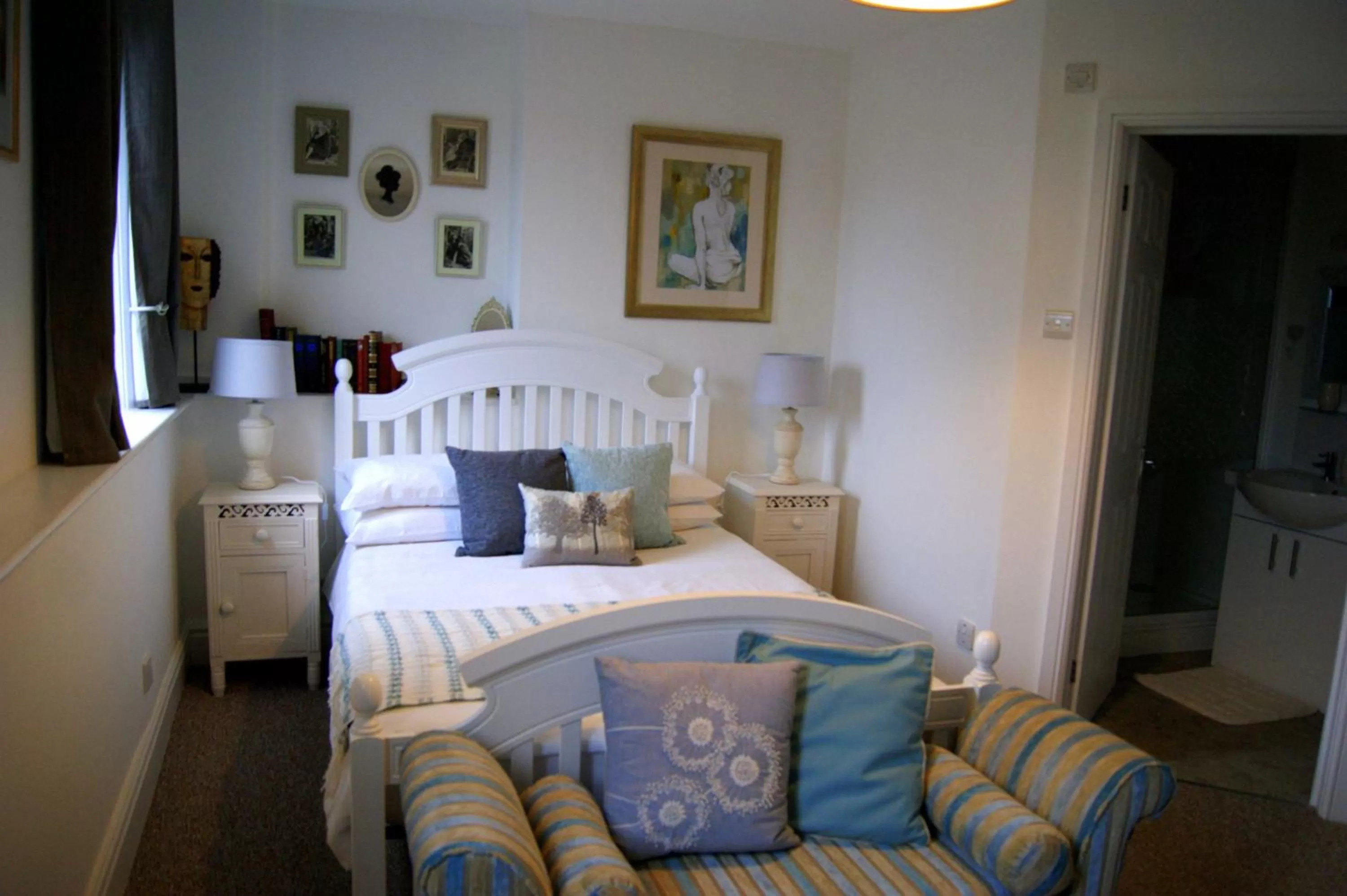 Photo of the whole room, Bed in Sunset Guest House