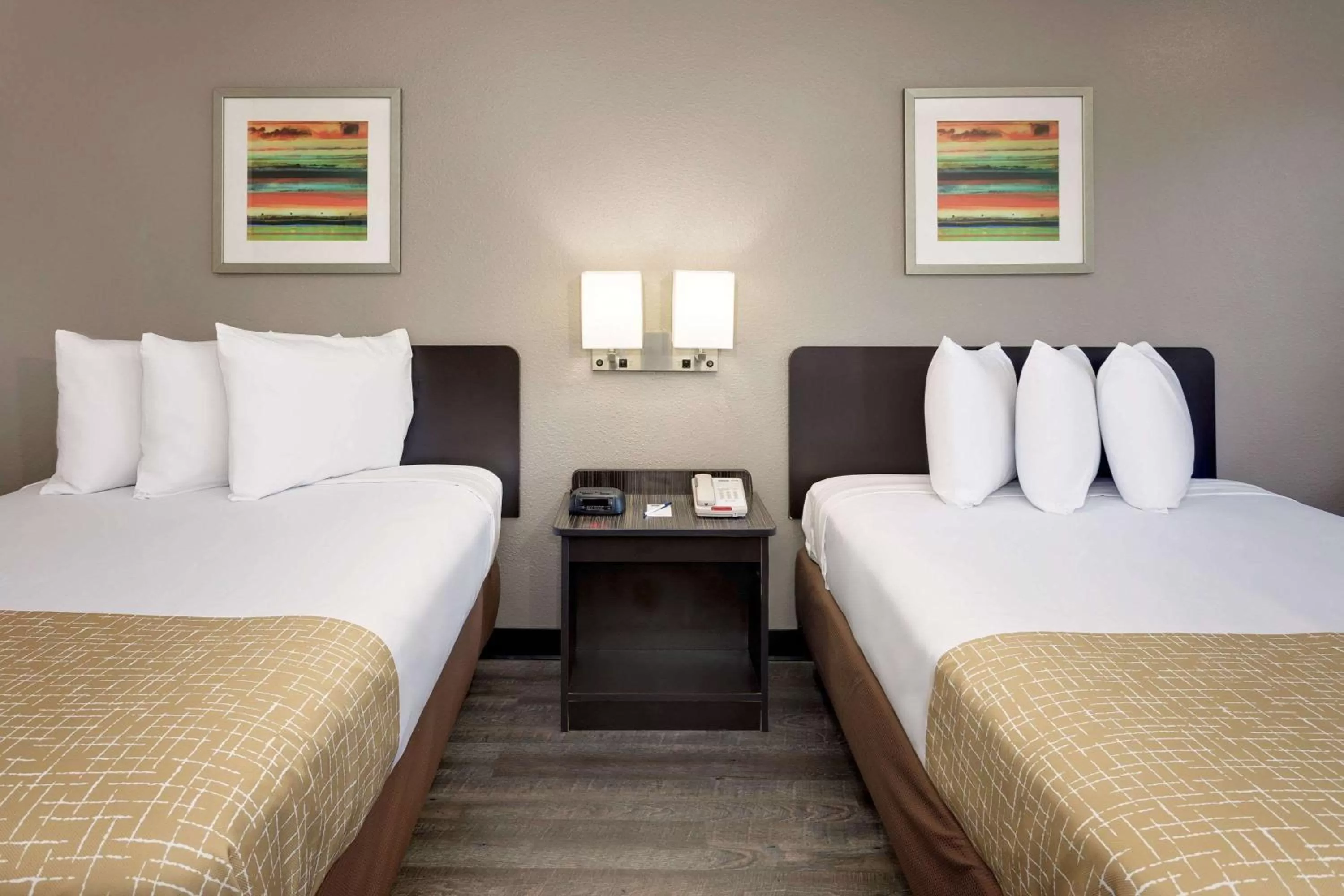 Photo of the whole room, Bed in Travelodge by Wyndham College Park