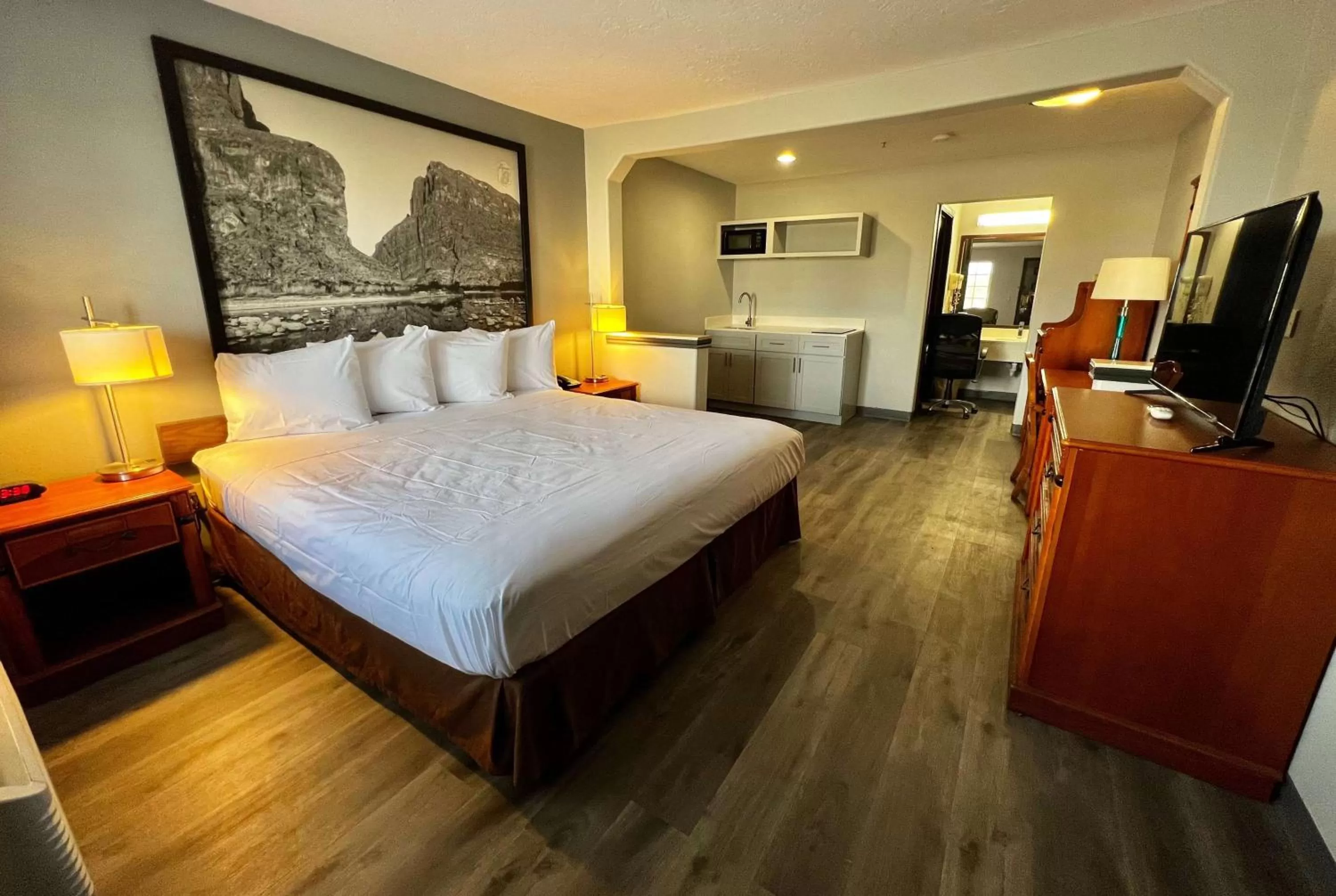 Photo of the whole room, Bed in Super 8 by Wyndham Sealy