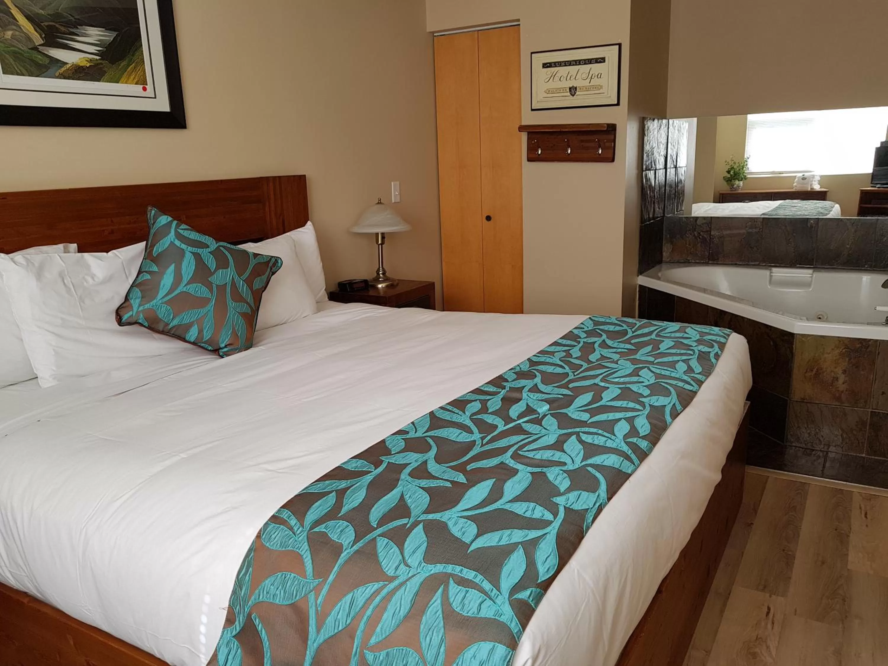 Bed in Sunset Resorts Canmore and Spa