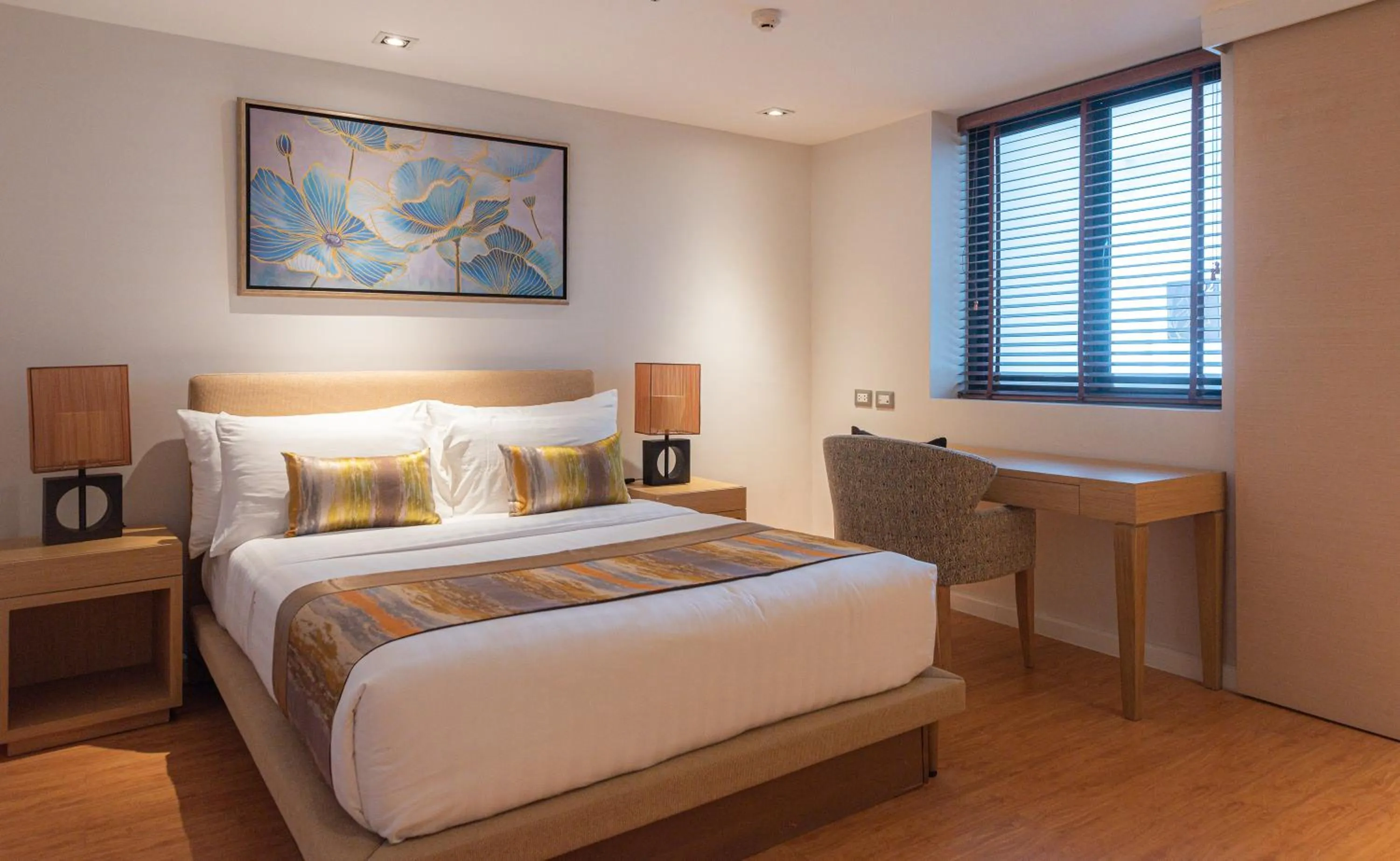 Bedroom, Bed in Summit Windmill Golf Suite Hotel at Suvarnabhumi