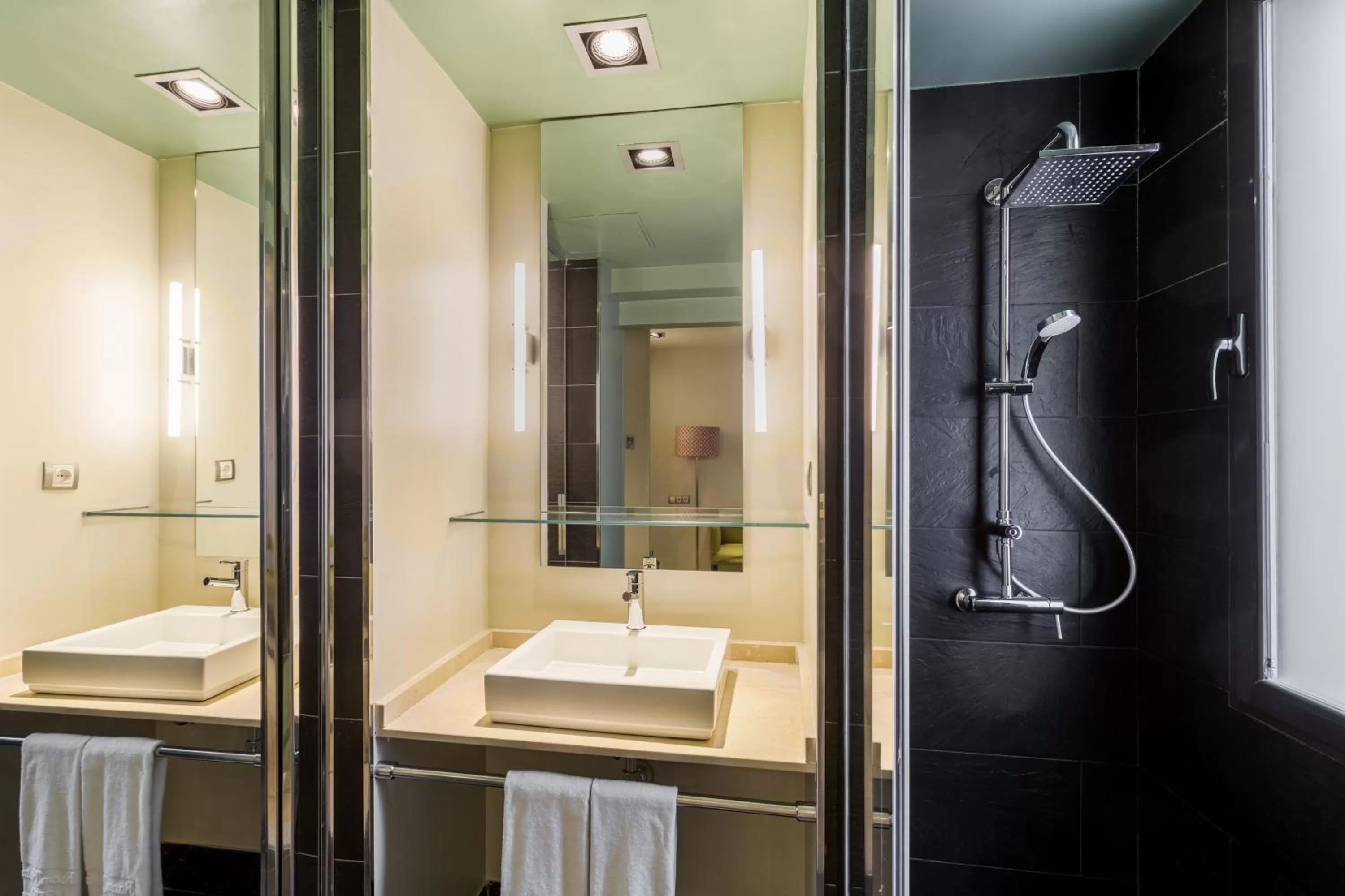 Bathroom in Room Mate Alicia, Madrid