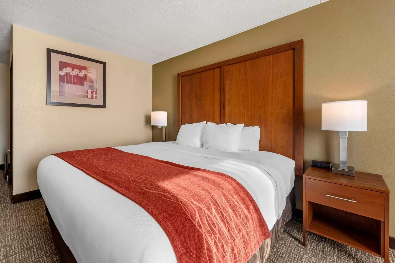 Bed in Comfort Inn & Suites Triadelphia - Wheeling