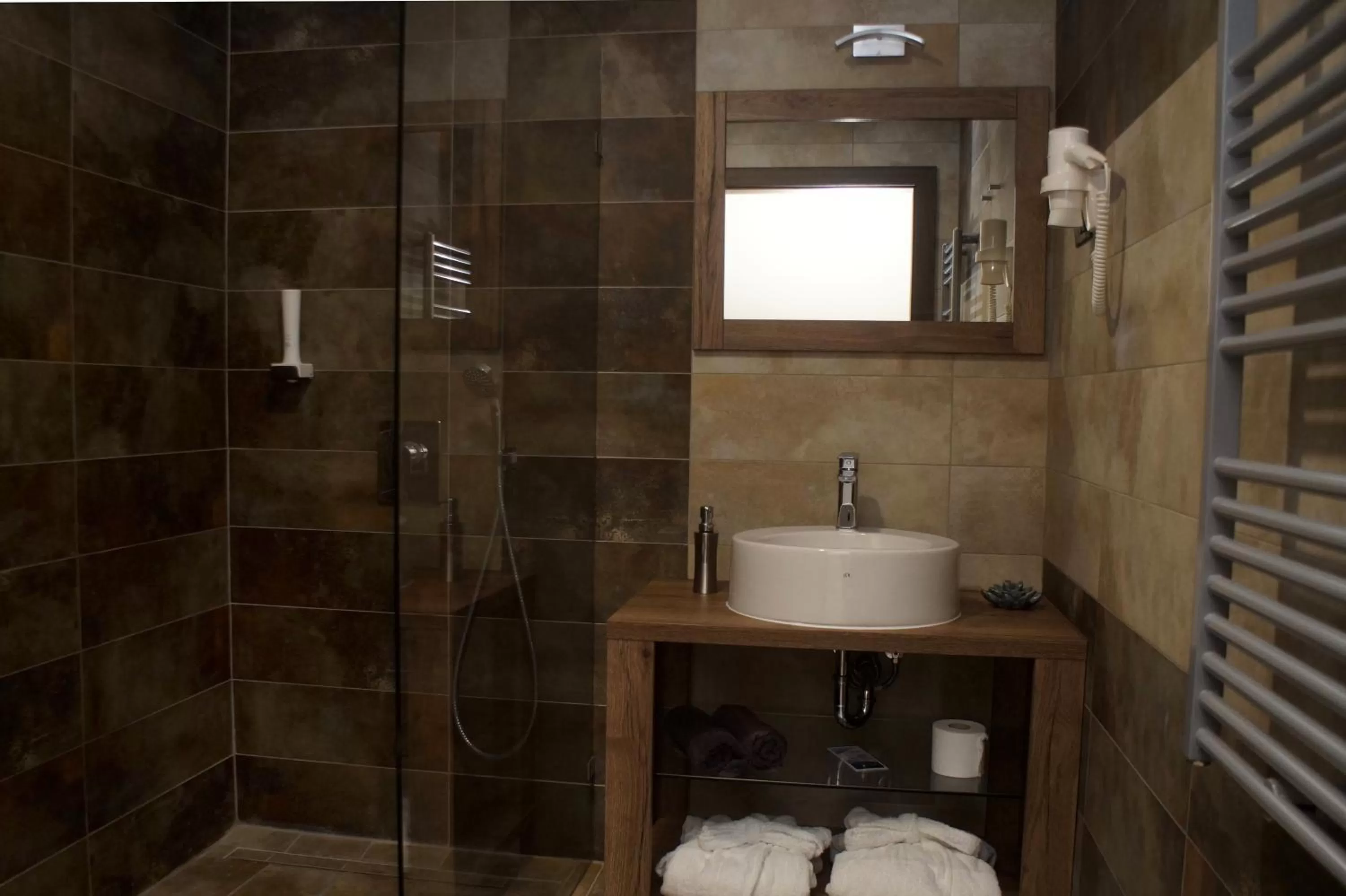 Bathroom in Fitromax Sportpanzió Ajka