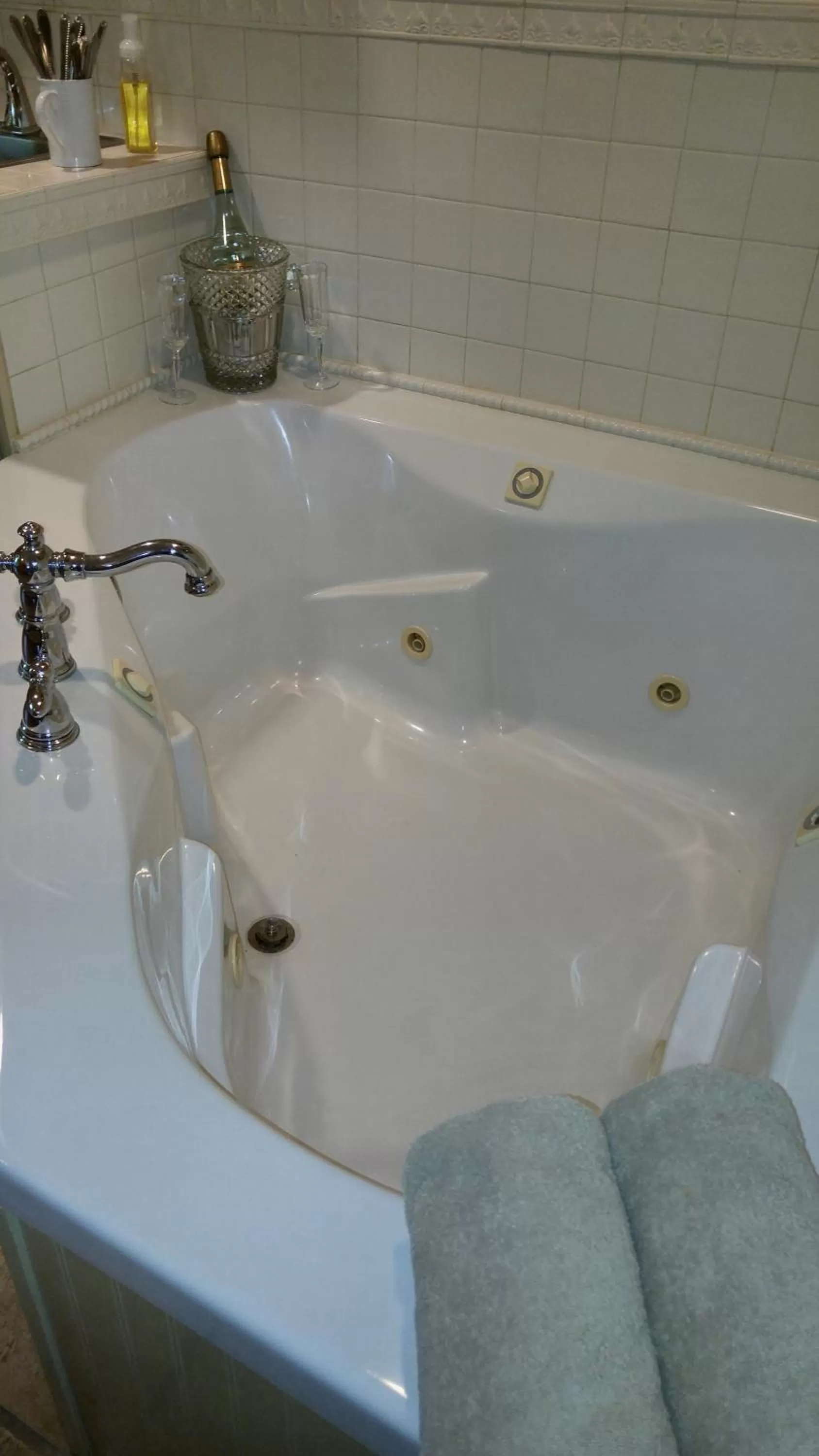 Bathroom in Hidden Springs Bed and Breakfast