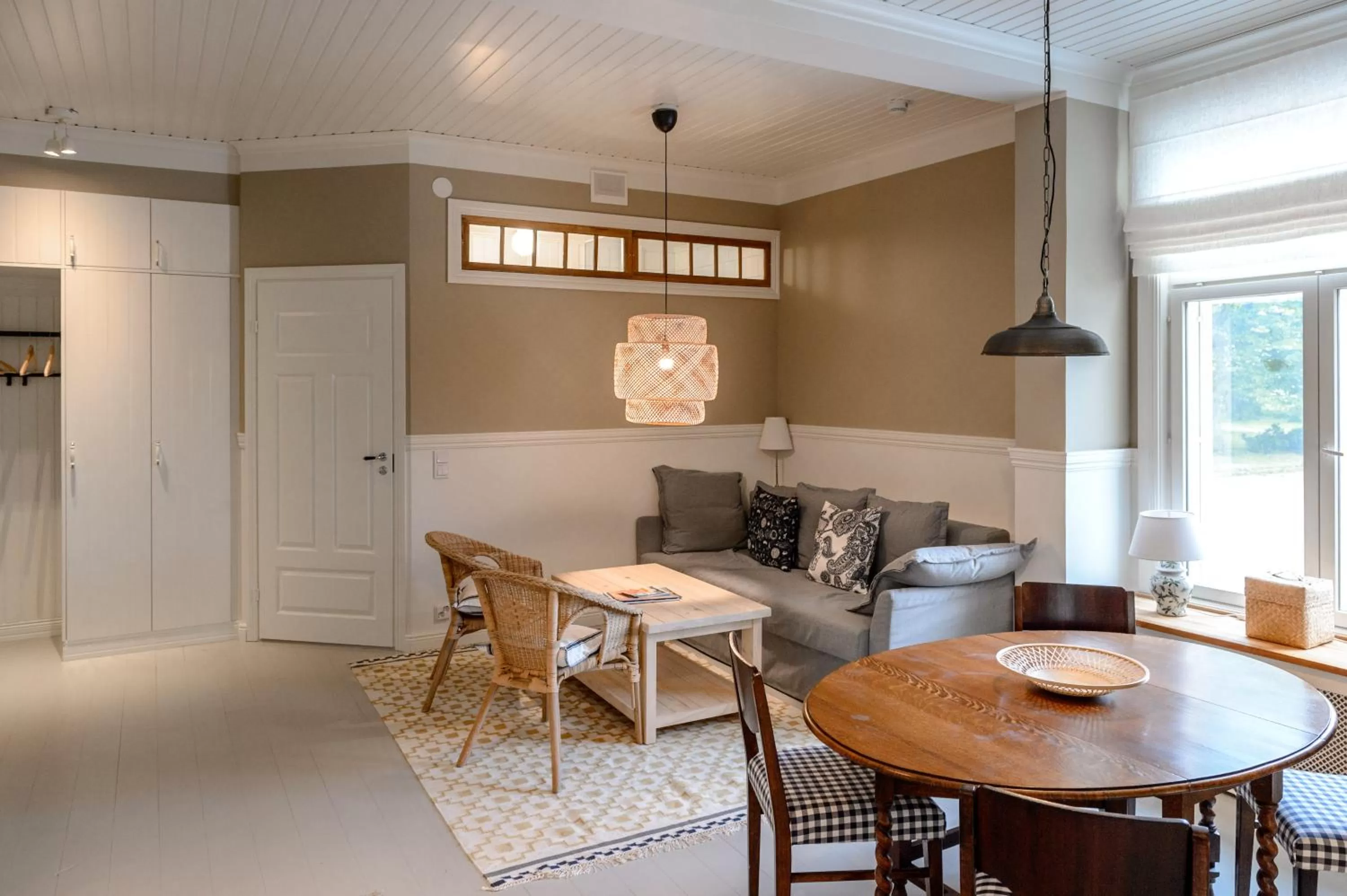 Bed, Dining Area in Hotel Bulevard