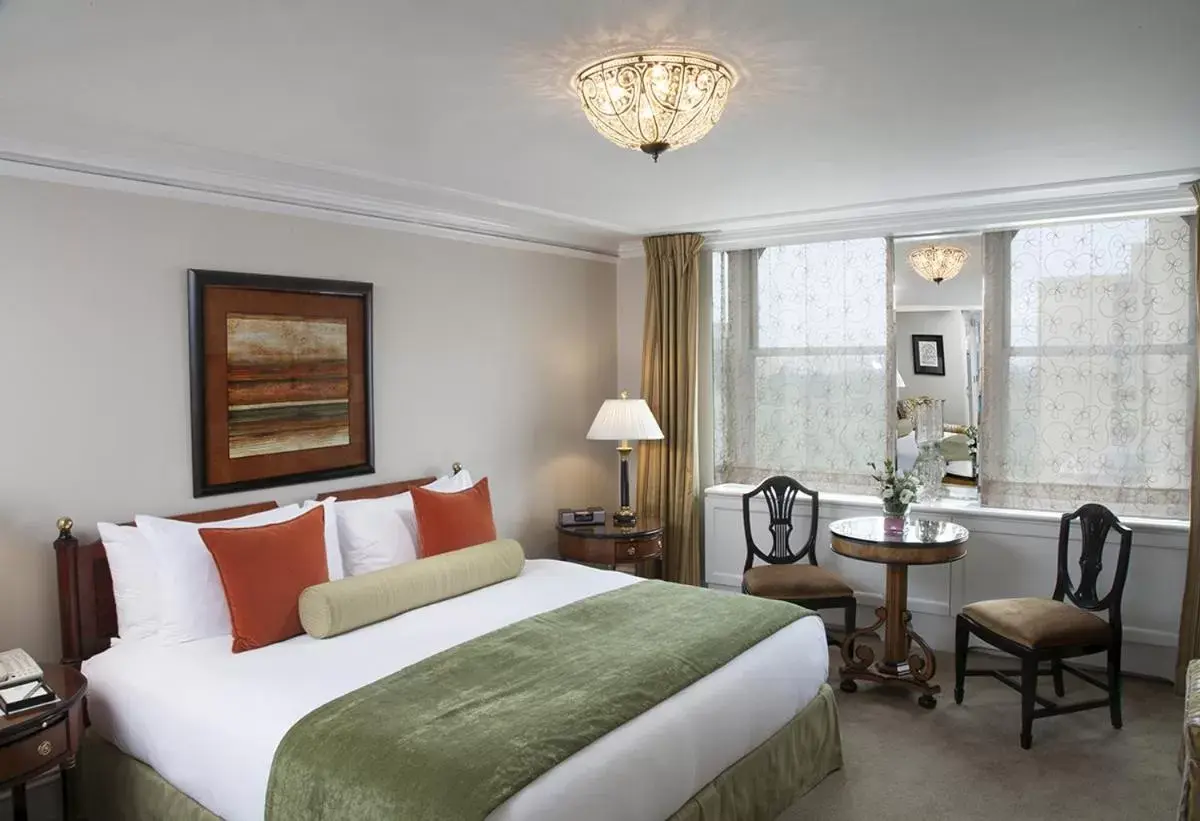 Superior King Room with City View in The Sherry Netherland Superior King Room with City View in The Sherry Netherland