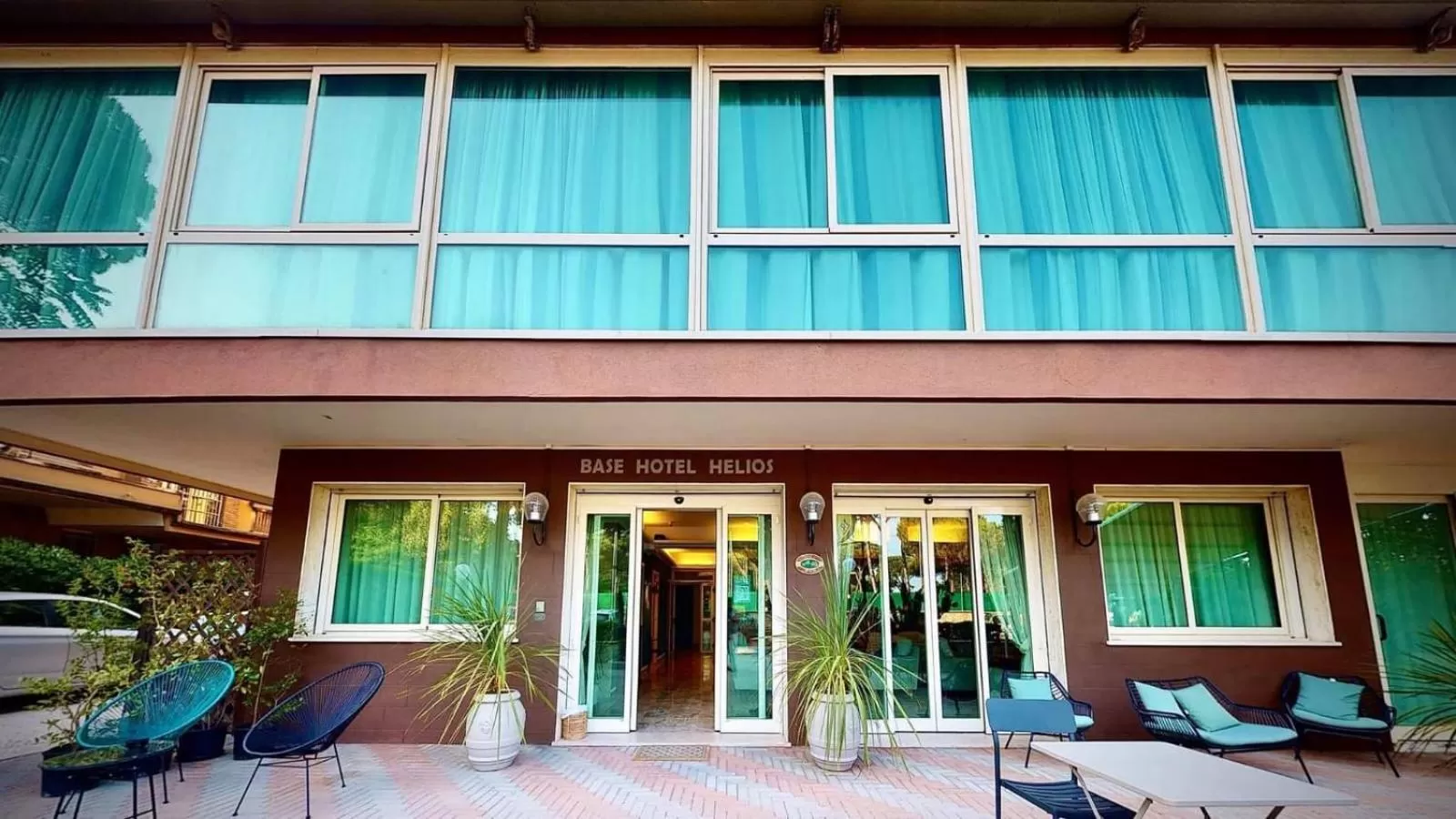 Property Building in Base Hotel Helios Colazione disponibile fino alle 12