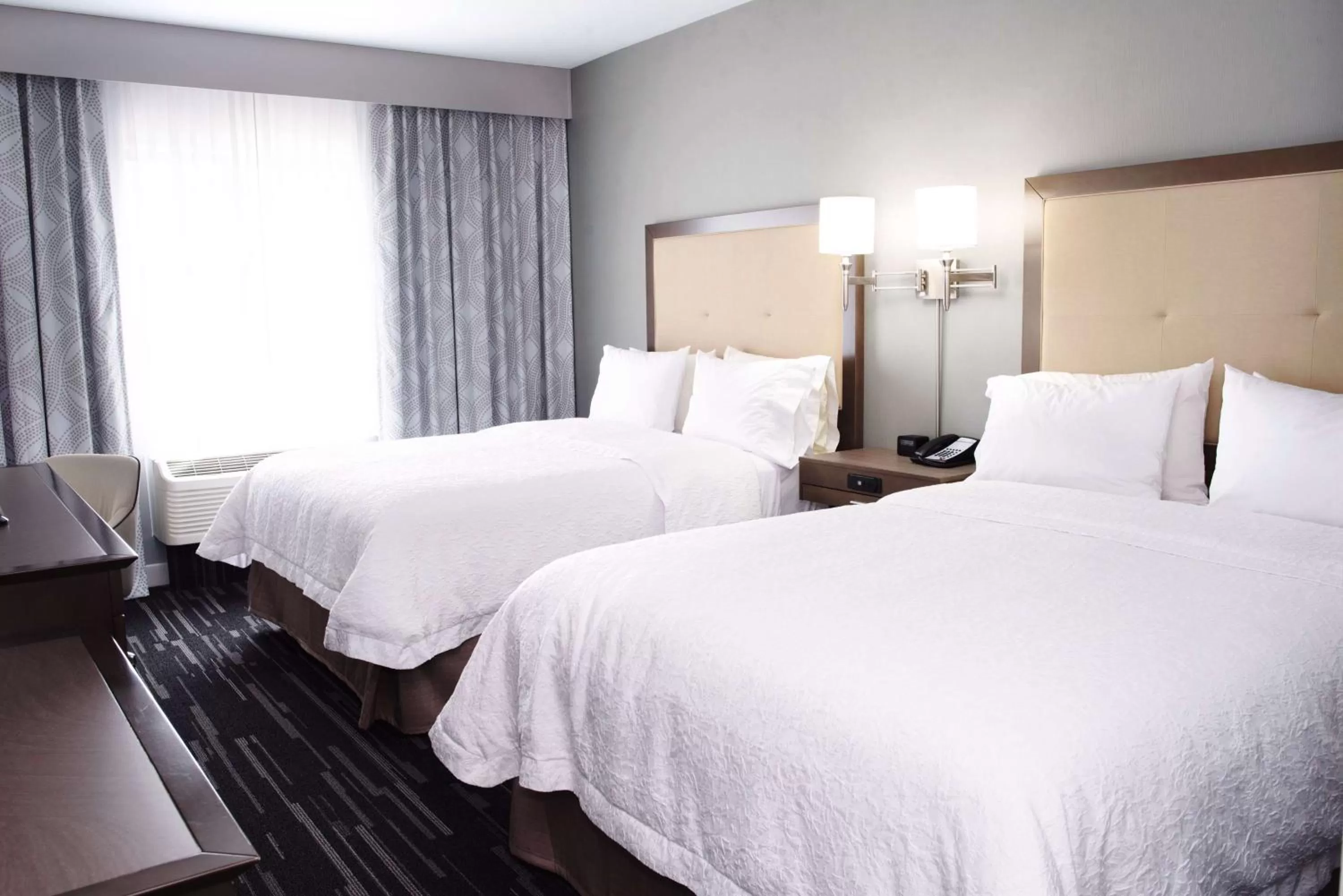 Bed in Hampton Inn & Suites Des Moines/Urbandale Ia