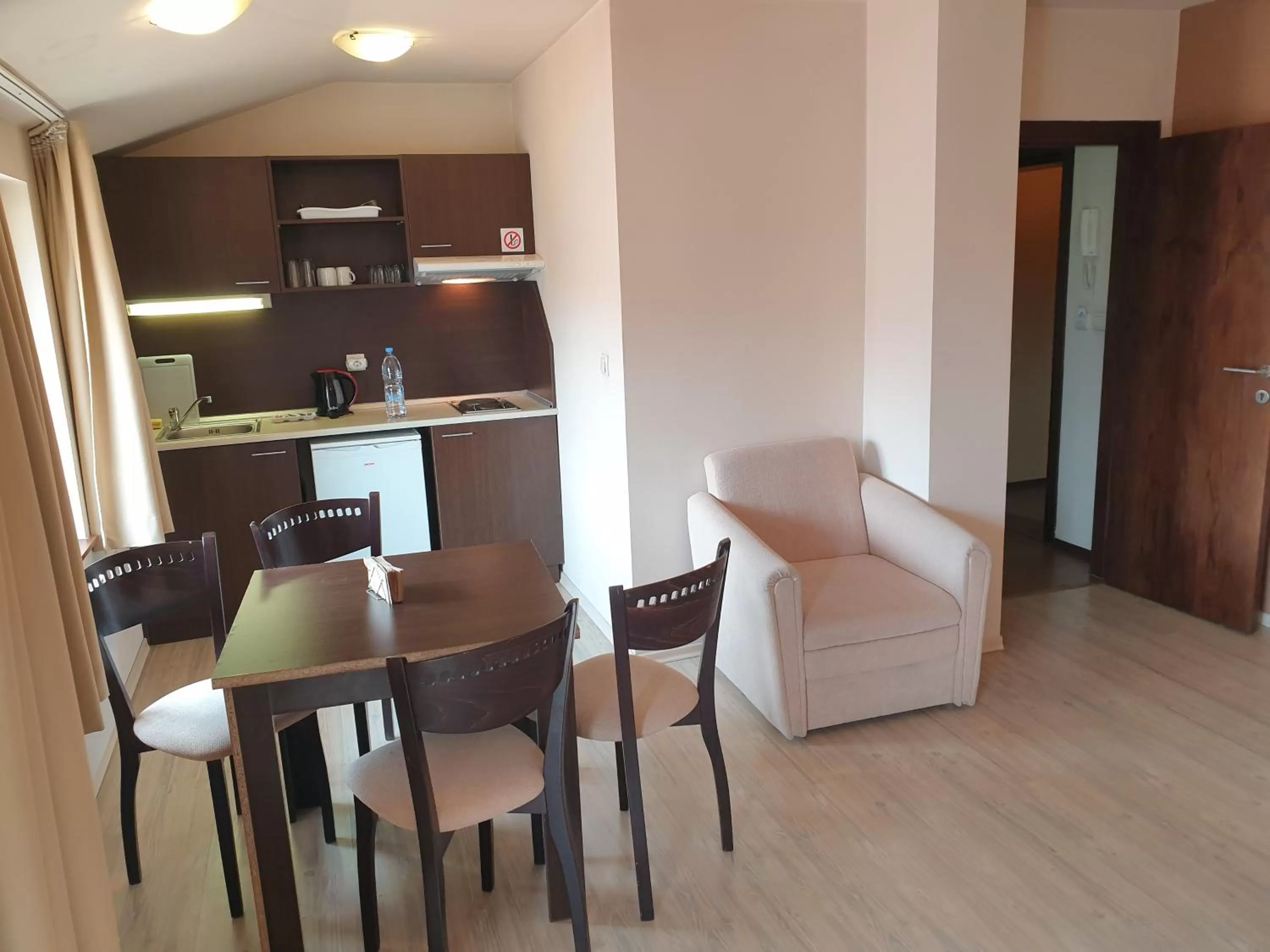 Kitchen or kitchenette, Dining Area in StayInn Banderitsa Apartments with kitchen & BBQ