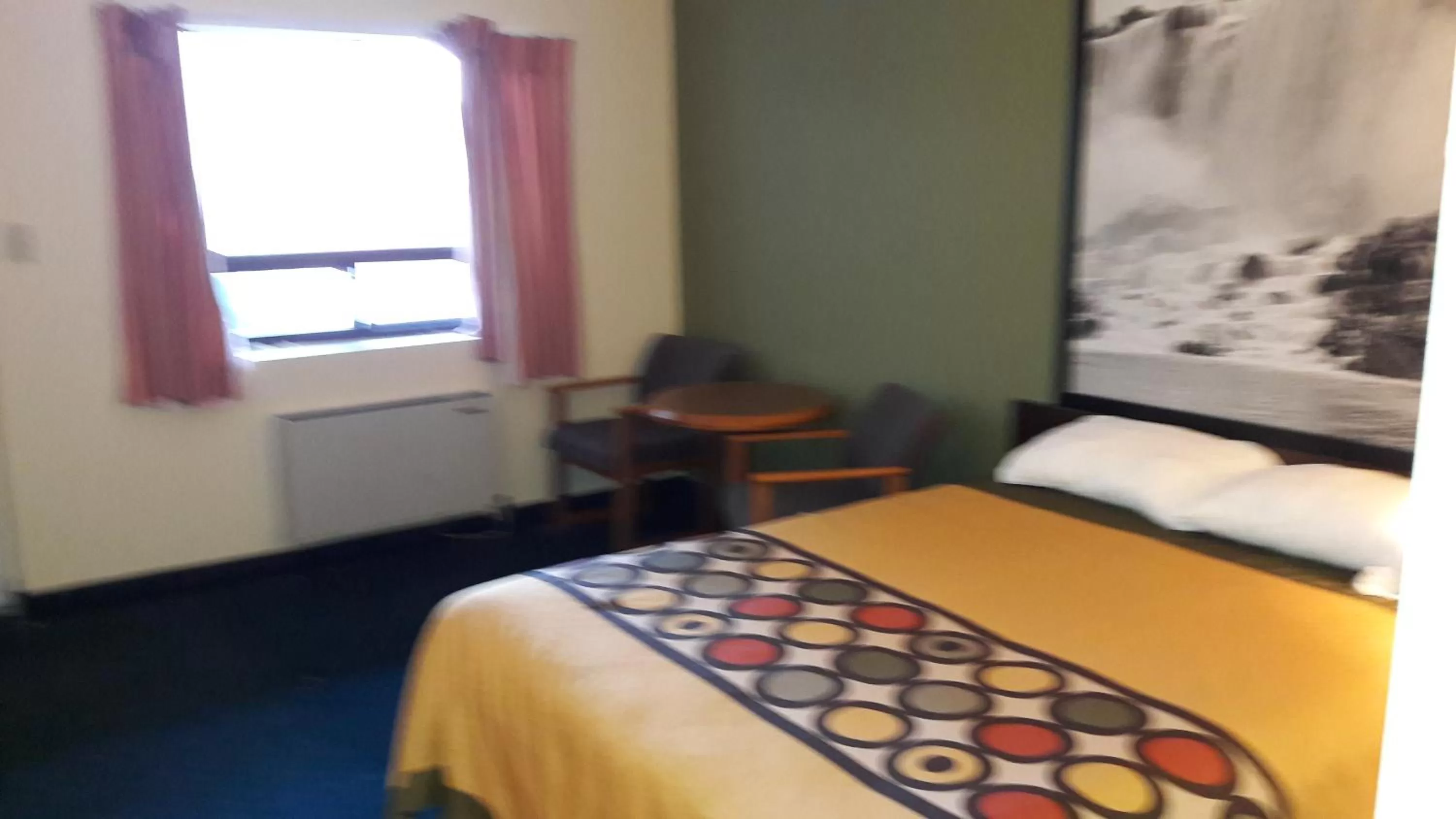 Bed in Super 8 by Wyndham Niagara Falls North