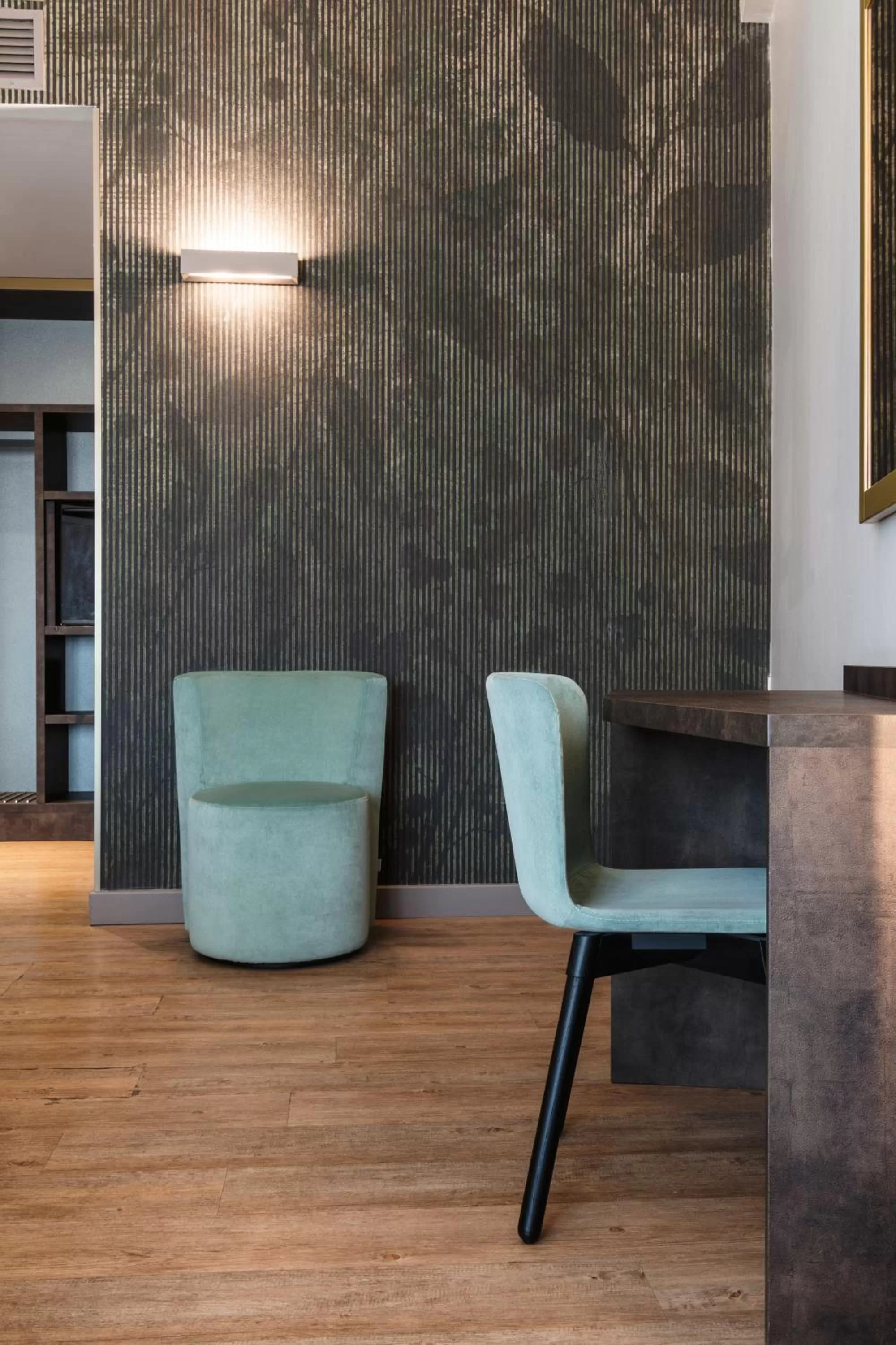 hair dresser in Mokinba Hotels King