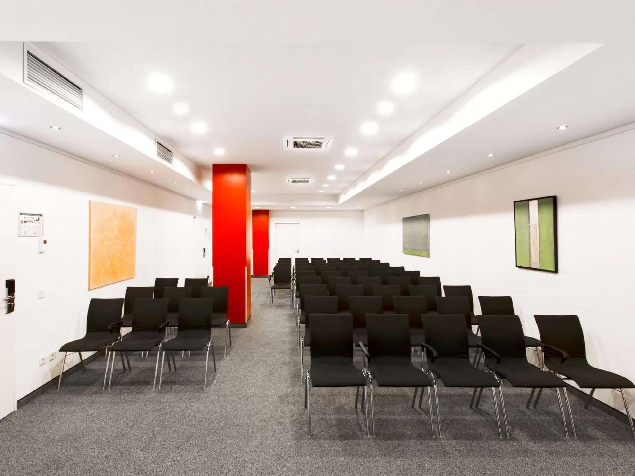 Business facilities in DORMERO Hotel Hannover