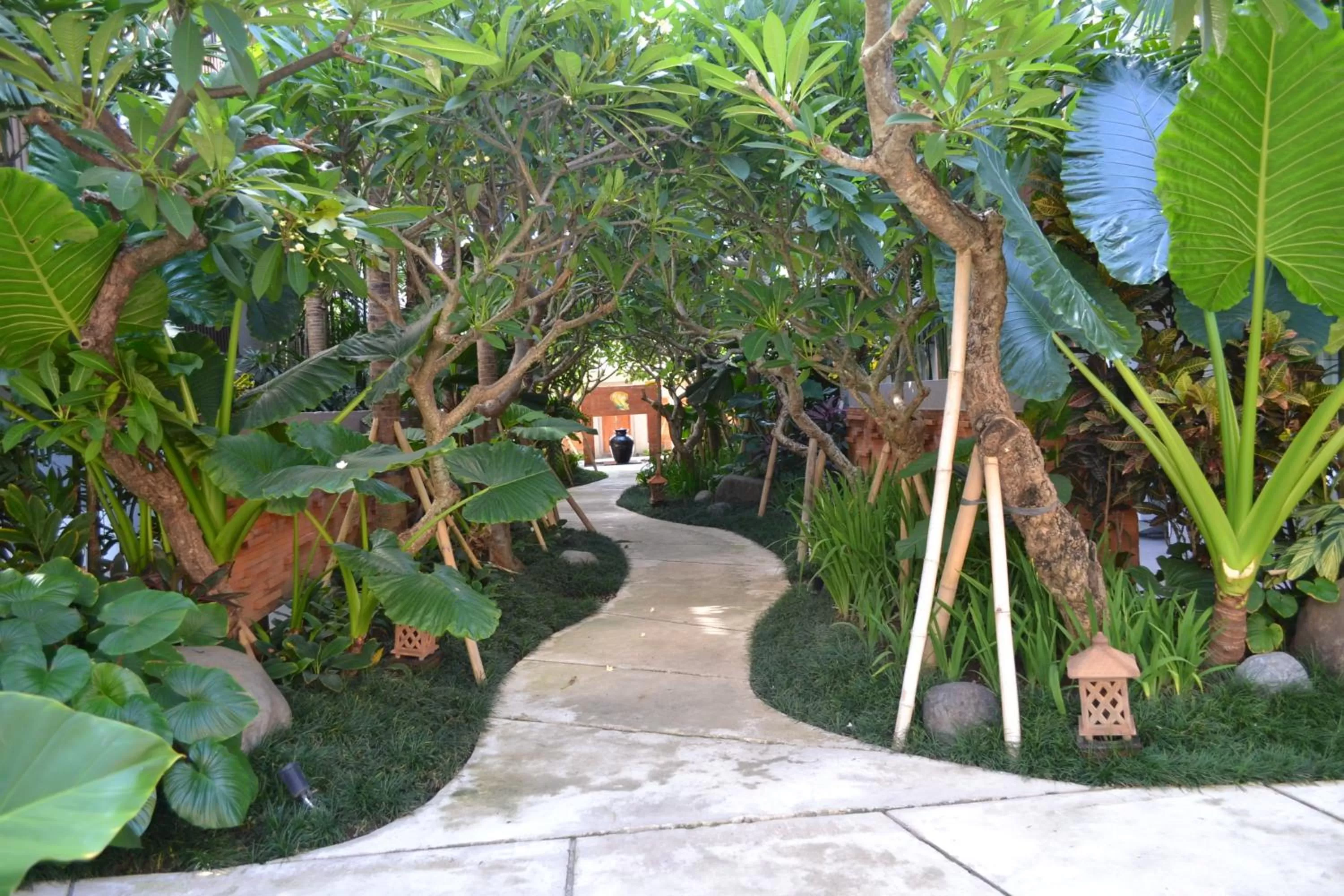 Facade/entrance in HARRIS Hotel & Residences Sunset Road