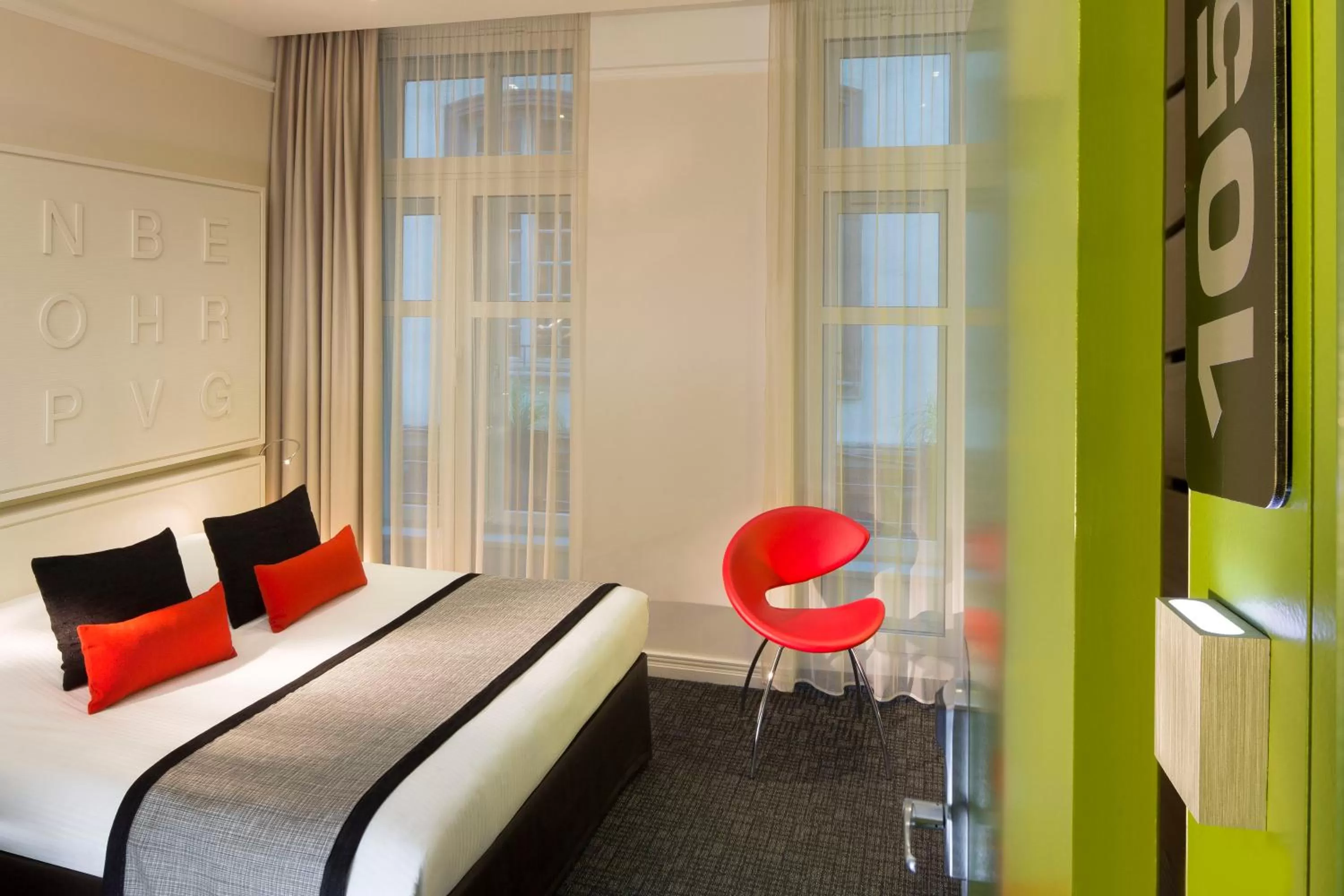 Photo of the whole room, Bed in Hôtel Gutenberg