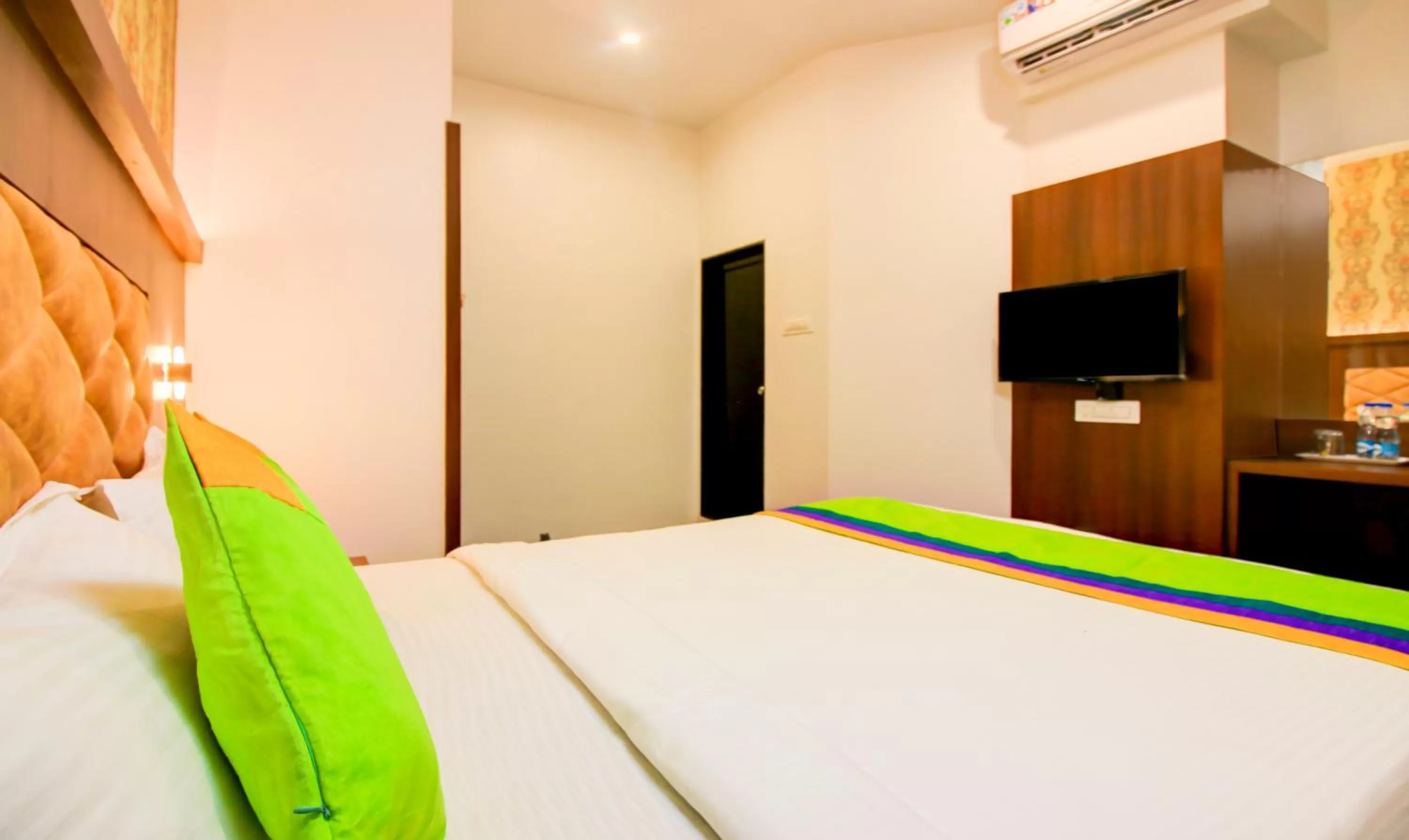 Bedroom, Bed in Treebo Arvind Residency