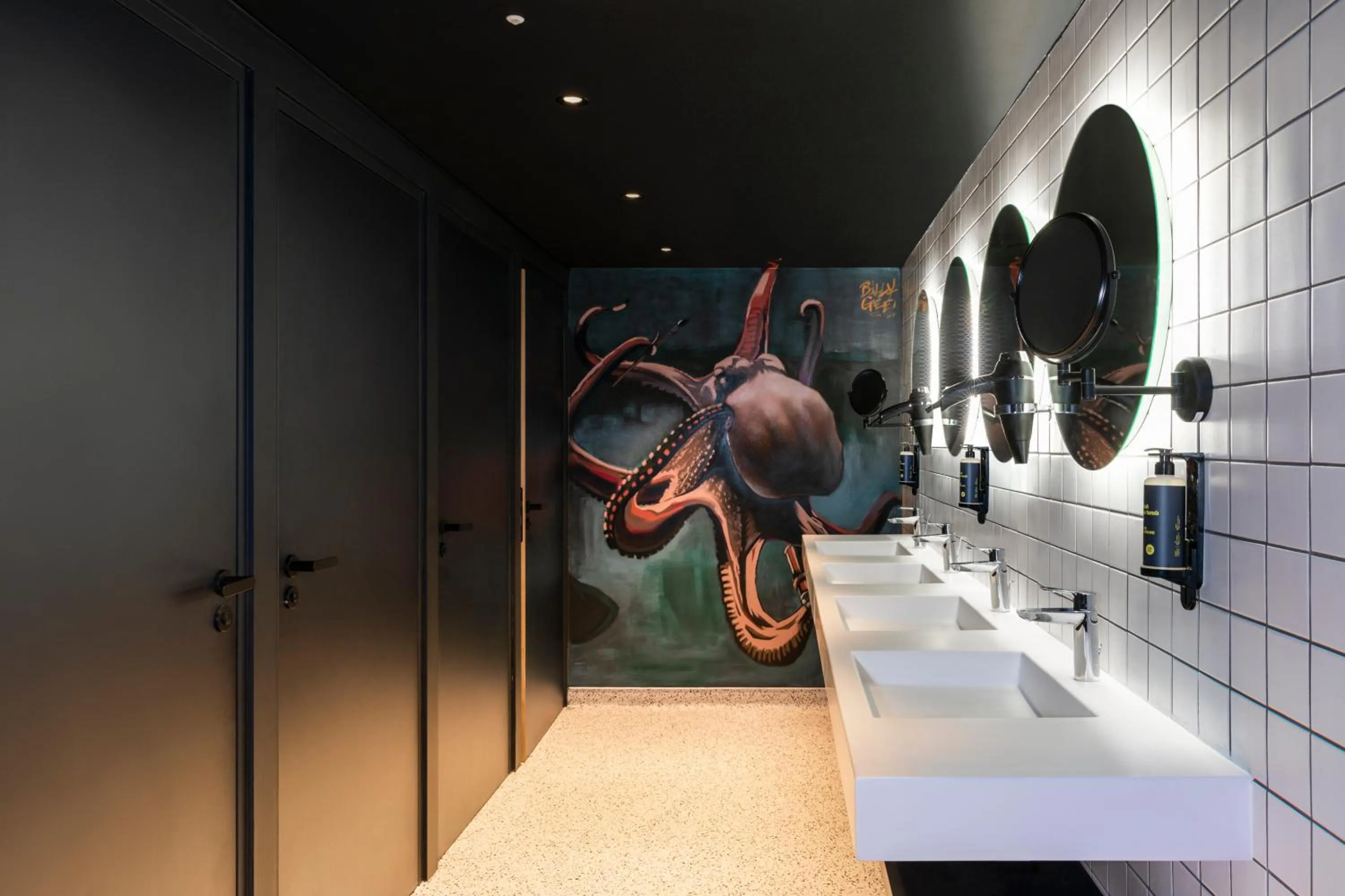 Bathroom in JO&JOE Paris - Nation