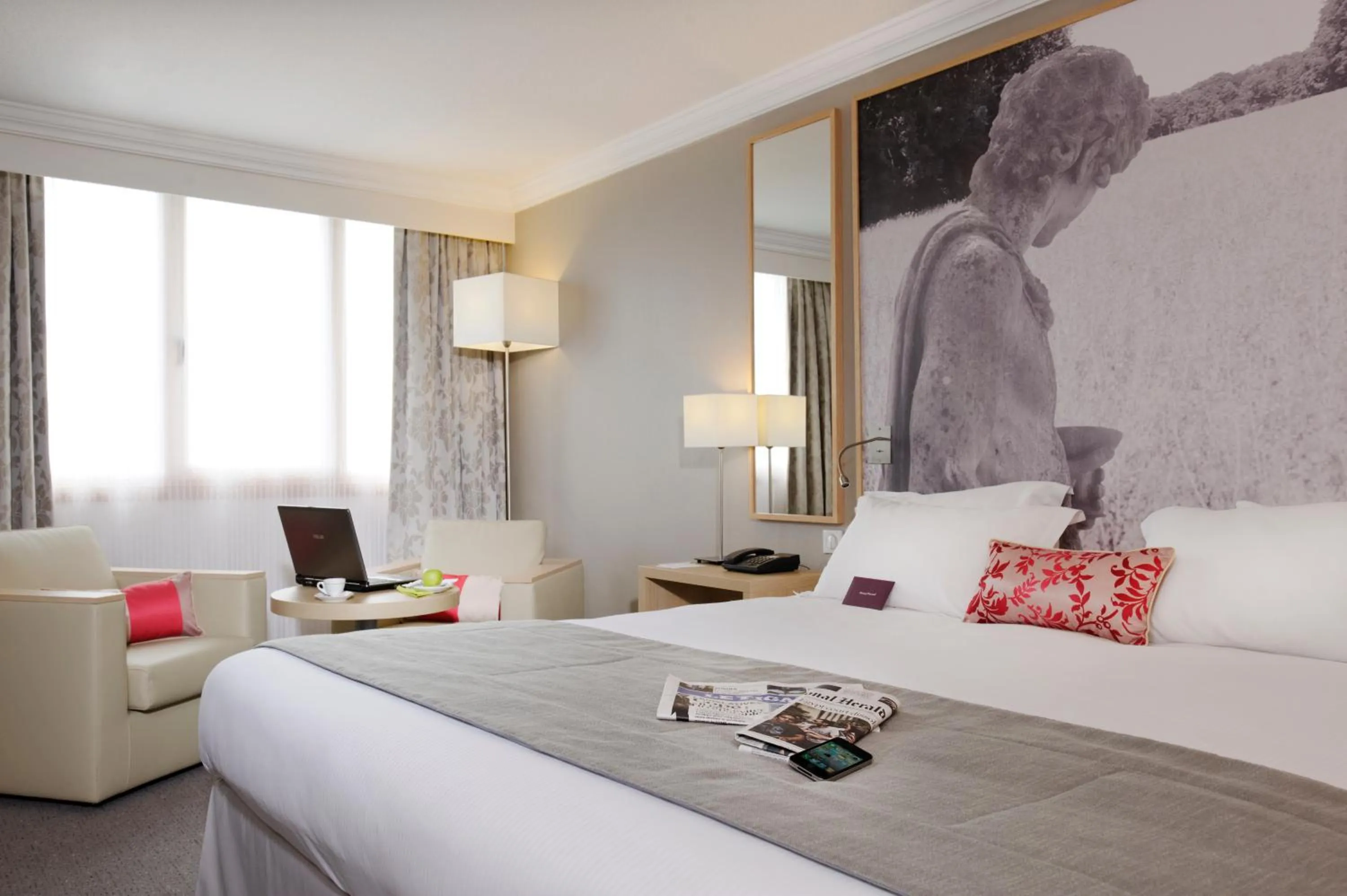 Photo of the whole room, Bed in Mercure Paris Velizy