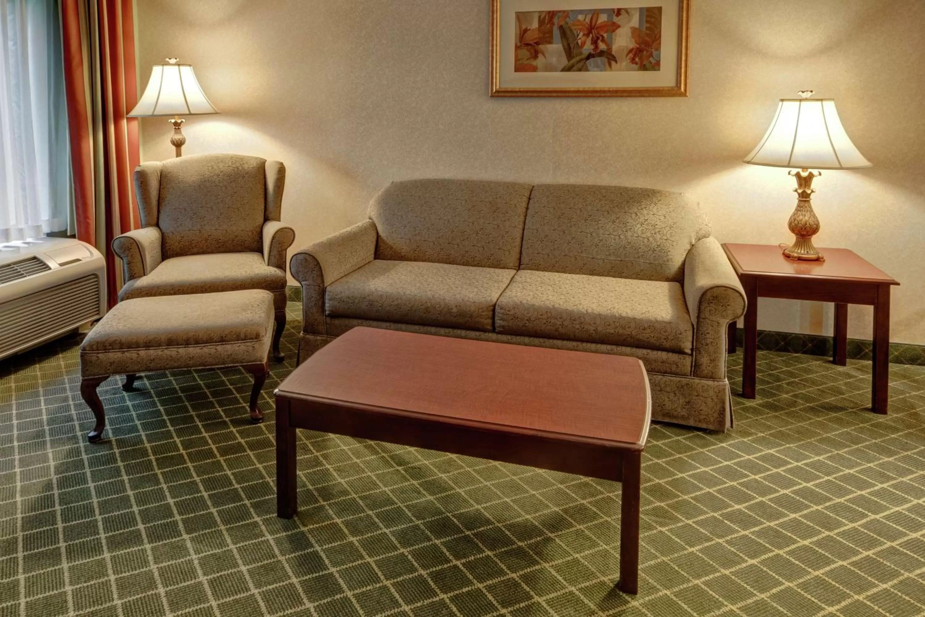 Living room in Hampton Inn Cambridge