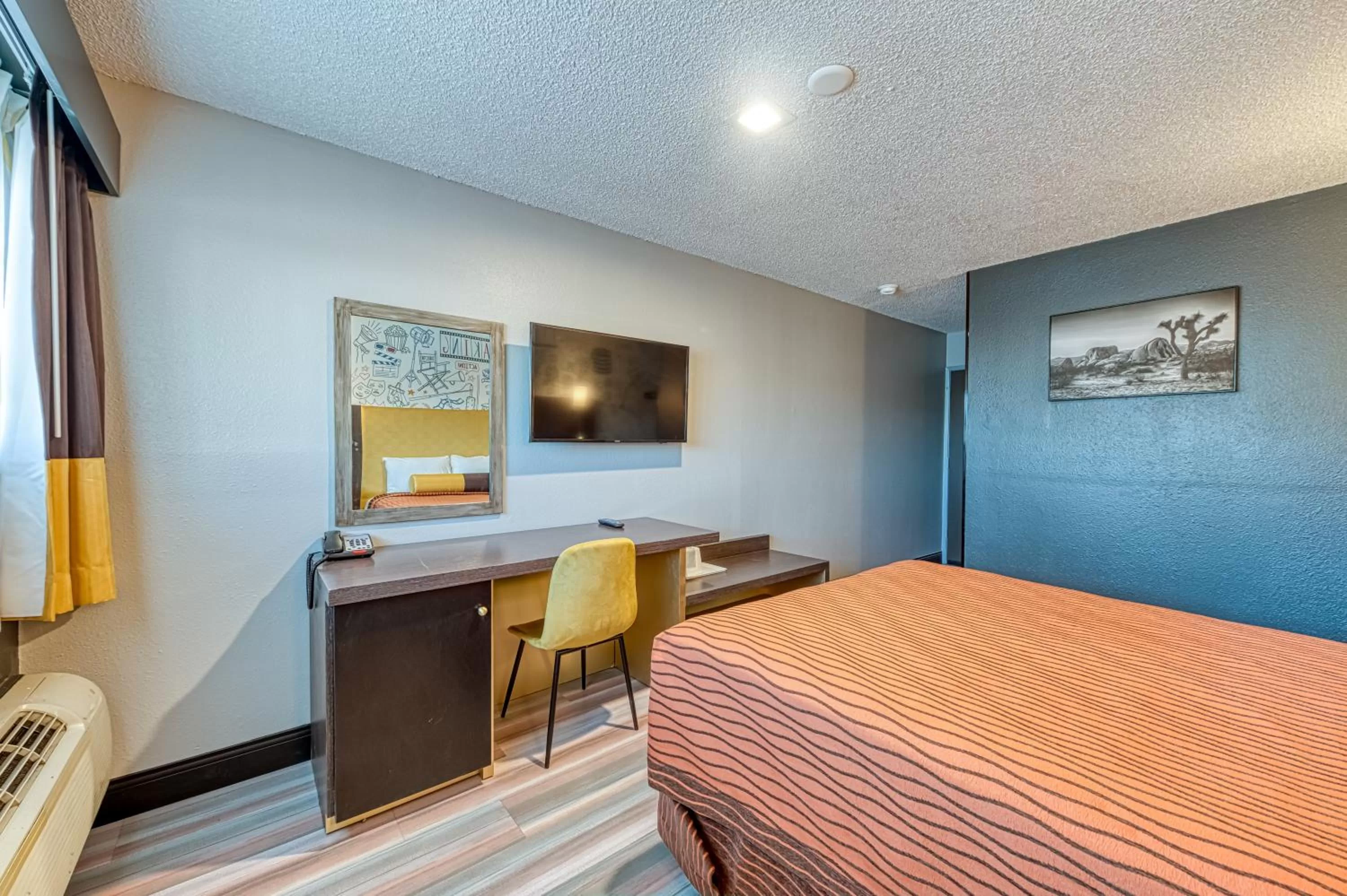 TV and multimedia, Bed in La Mirage Inn - Hollywood