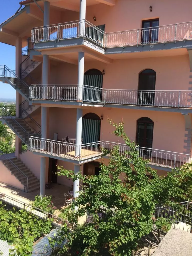 Property building in Guesthouse Villa Rosa Berat