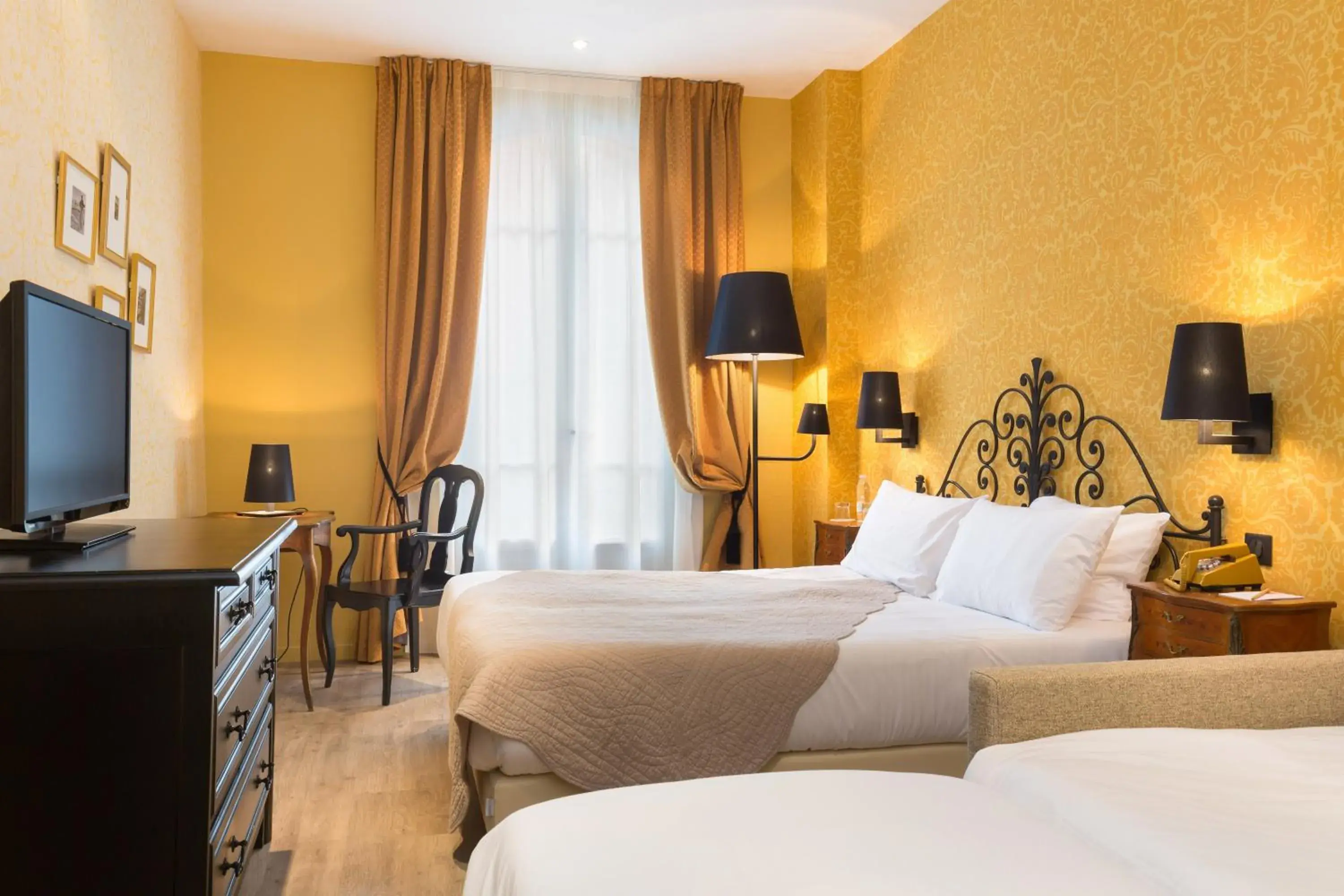Deluxe Double or Twin Room in Hotel Le Grimaldi by Happyculture Deluxe Double or Twin Room in Hotel Le Grimaldi by Happyculture
