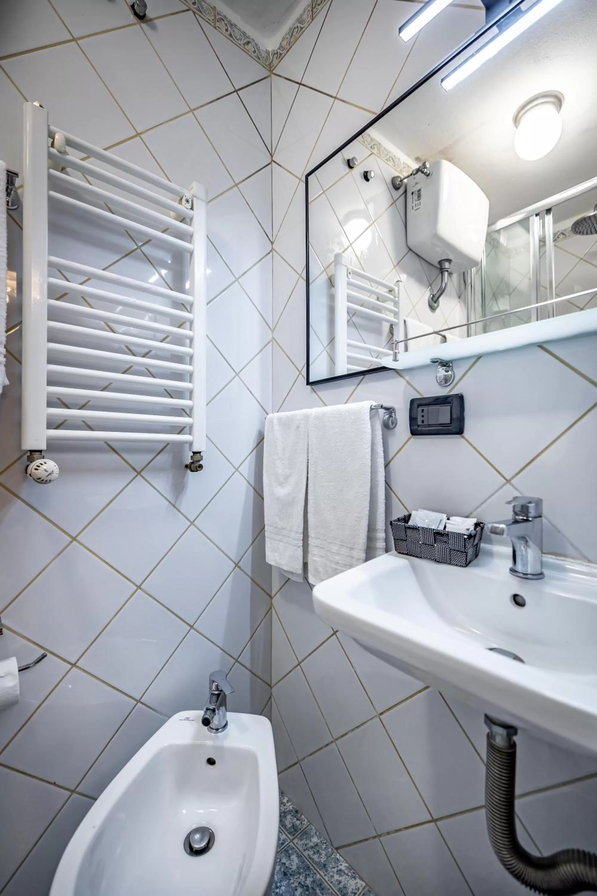 Bathroom in HOTEL VENETO con accesso ZTL