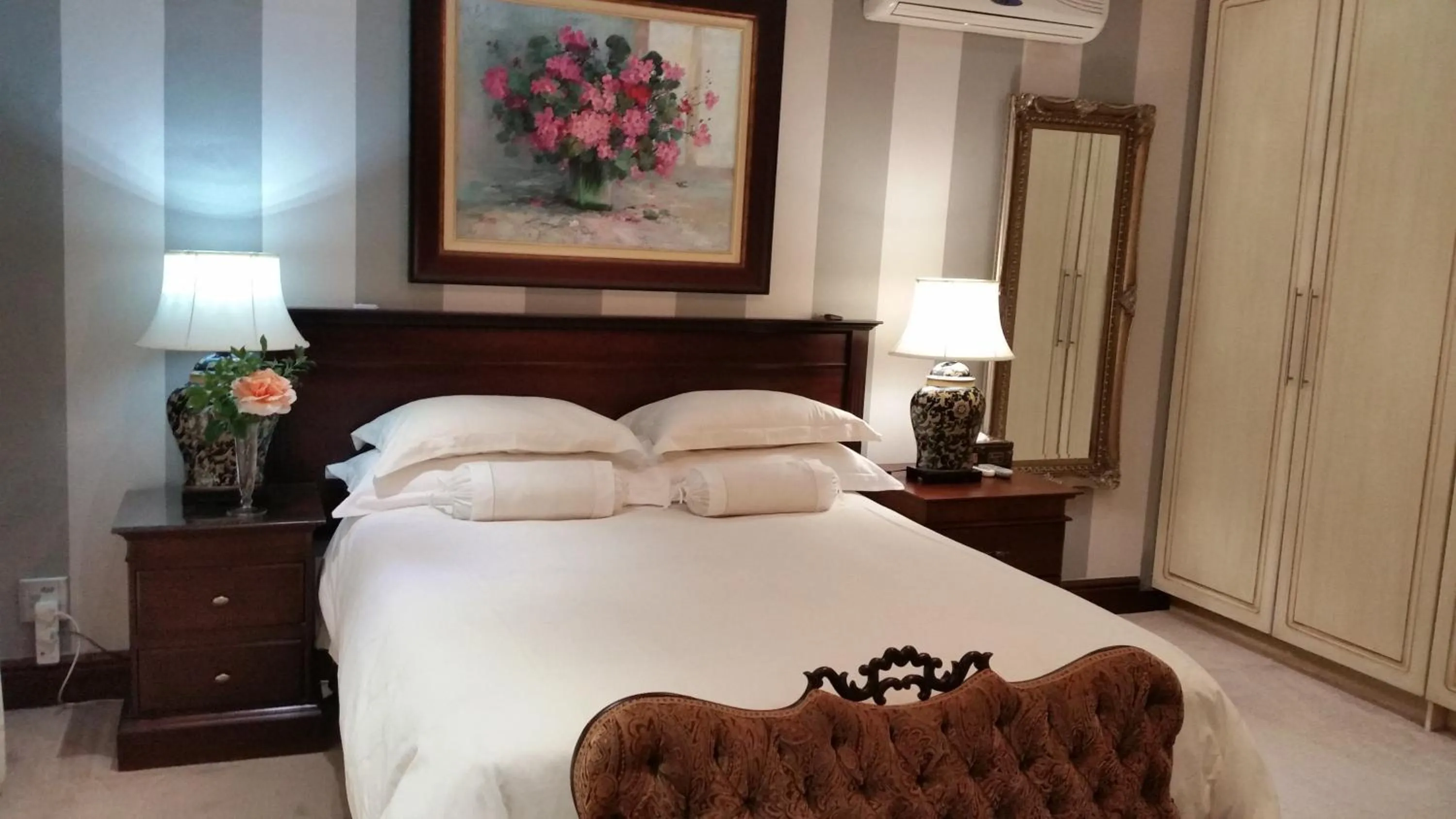 Bedroom, Bed in Royal Ridge Guesthouse