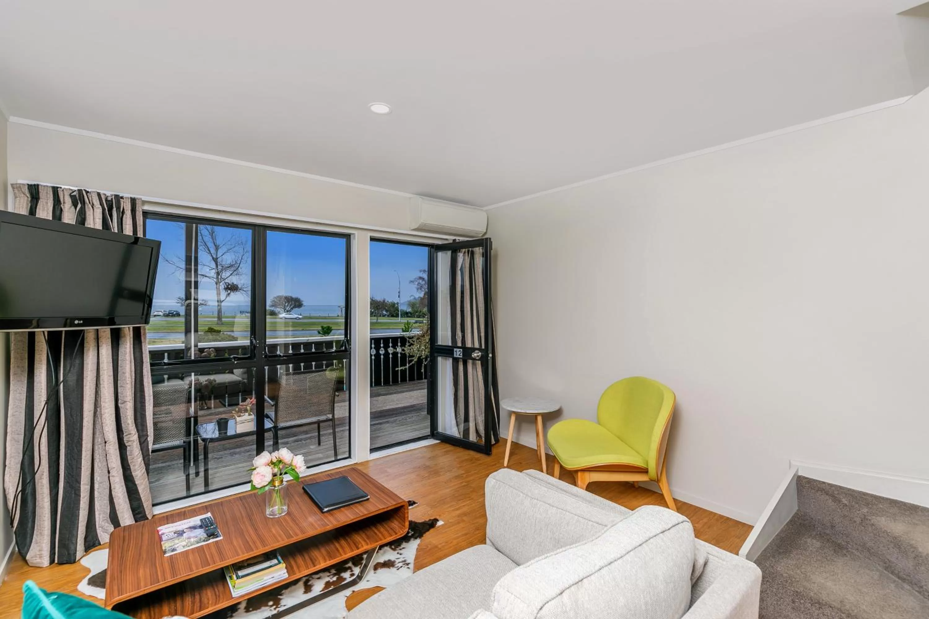 Living room in Le Chalet Suisse Motel Taupo
