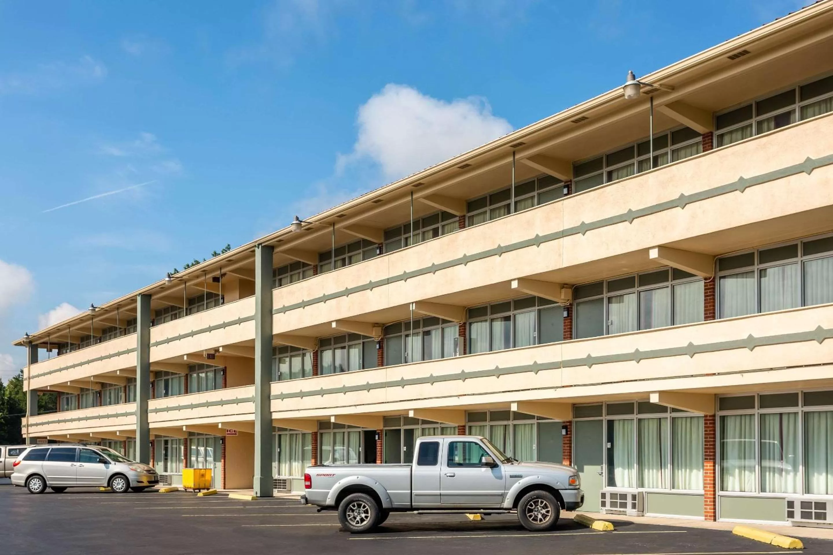 Property Building in Rodeway Inn Renfro Valley