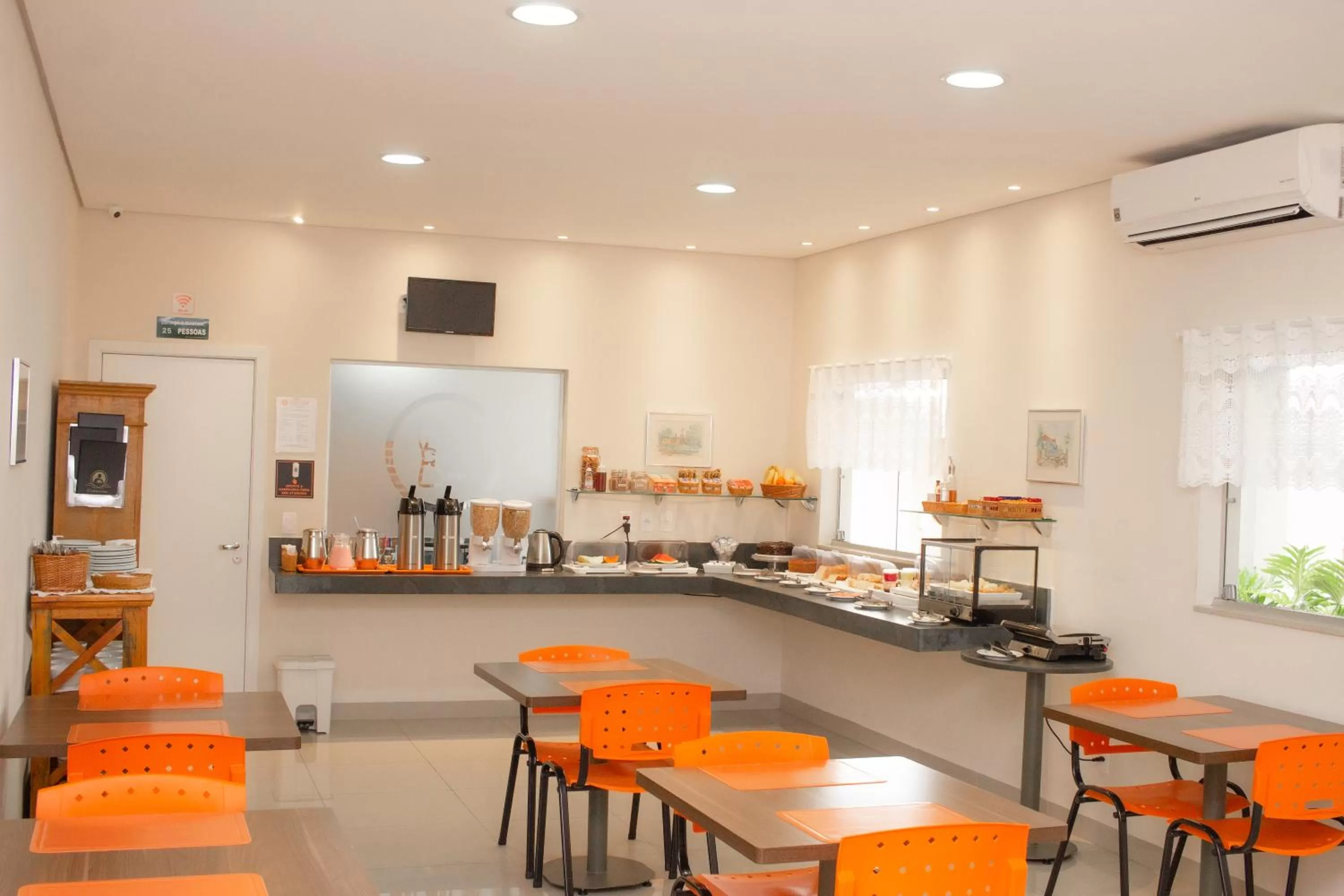 Restaurant/places to eat in Hotel e Pousada Bem Bom - Itu