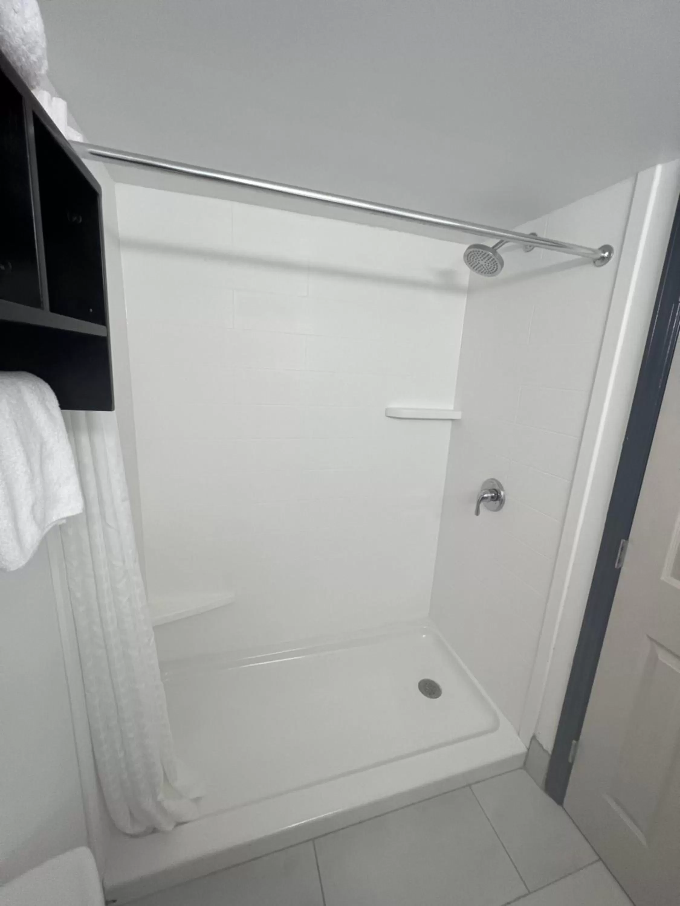 Bathroom in Garden City Inn