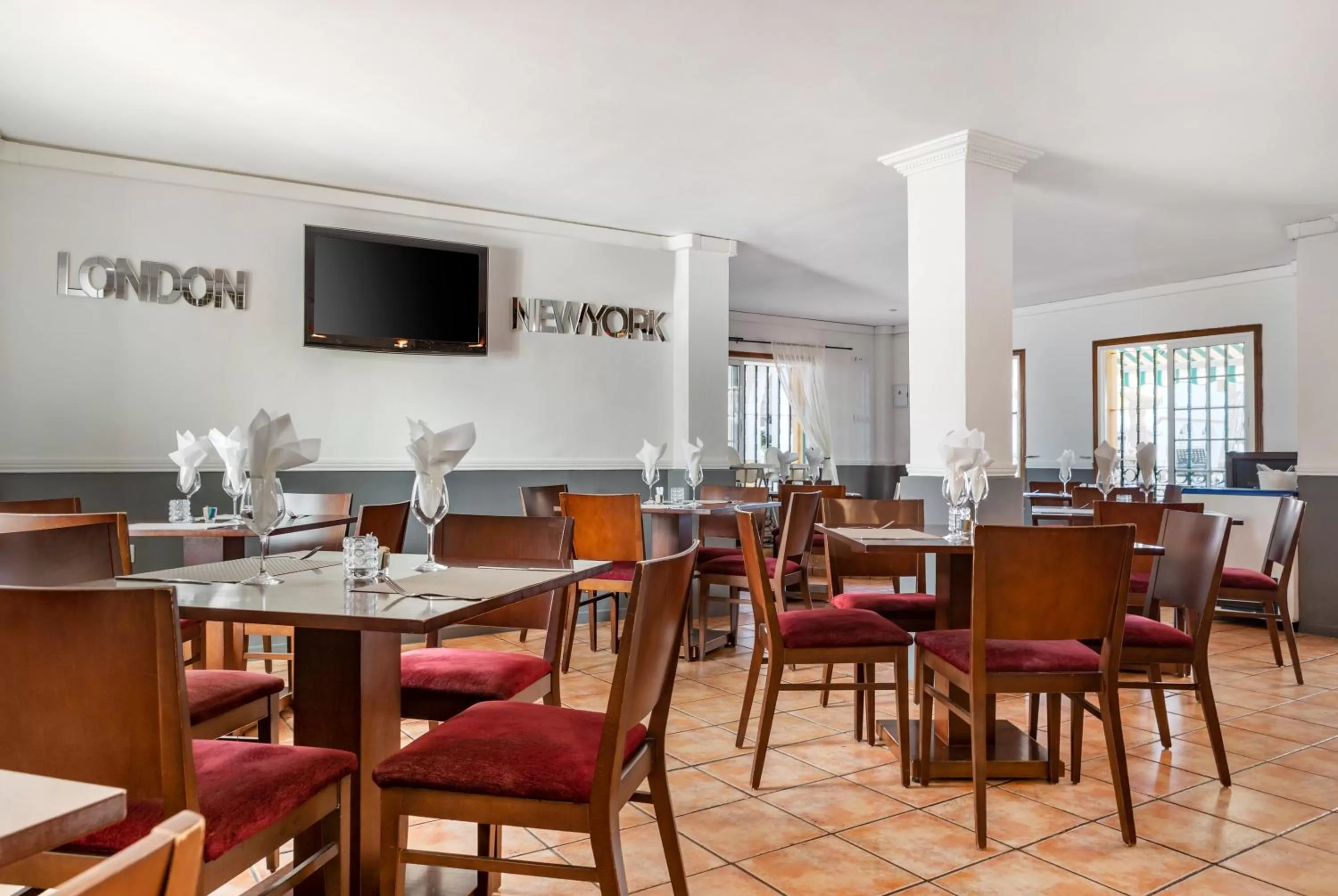 Restaurant/places to eat in Sunset Harbour Club