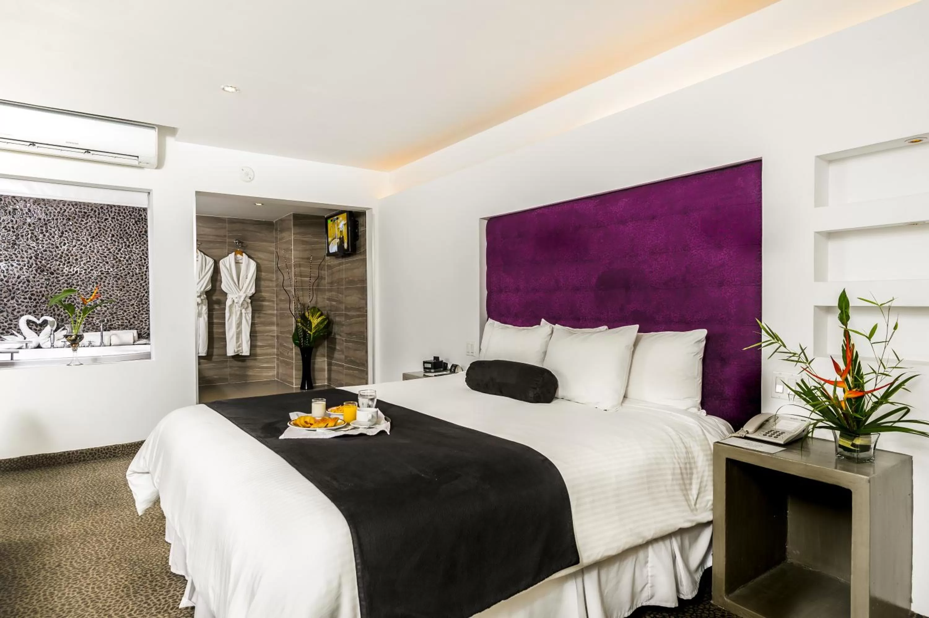 Bed in Riande Aeropuerto Hotel Casino