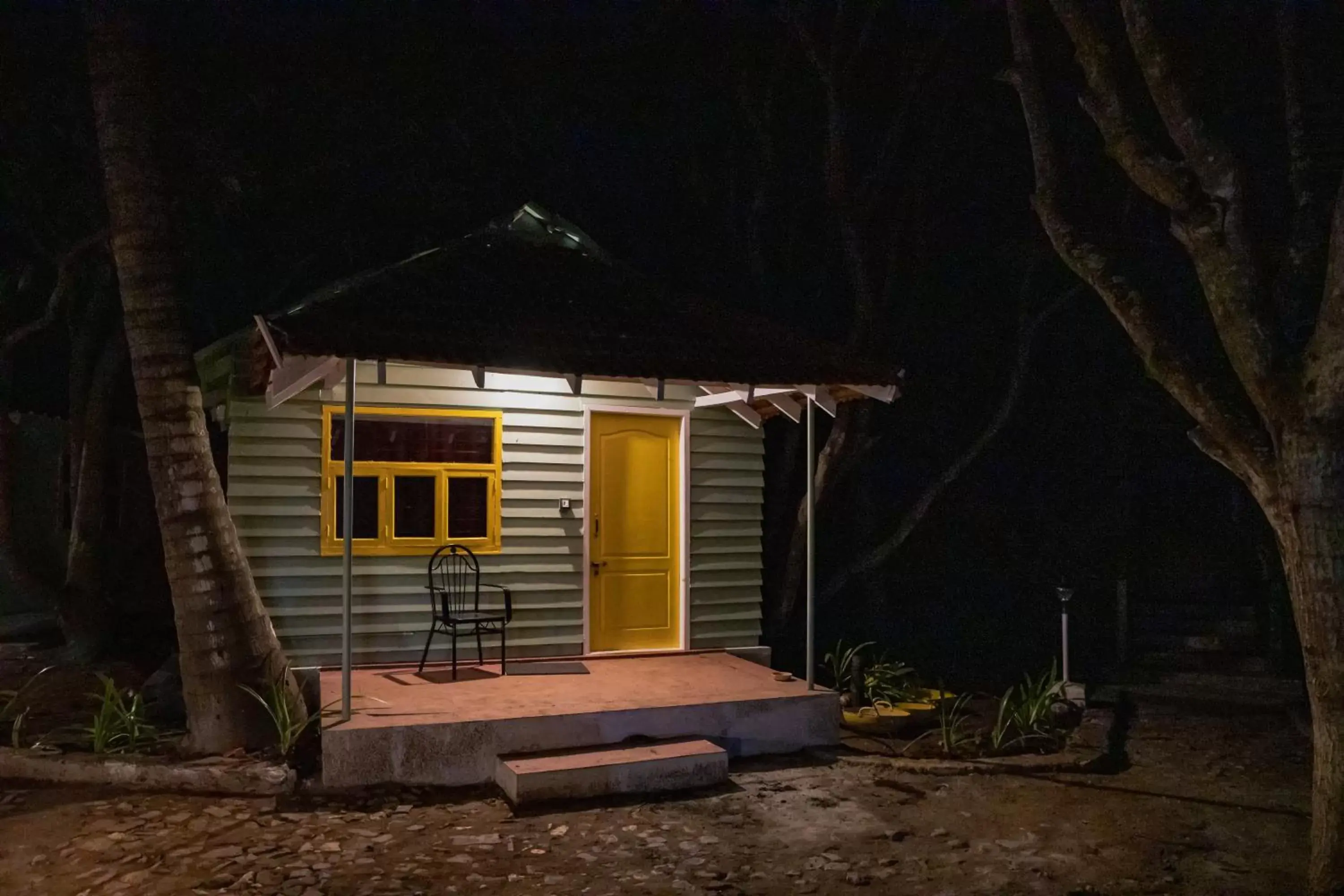 Bed in 6-Bed Mixed Dormitory Room in Commune18 Resort Chikmagalur Bed in 6-Bed Mixed Dormitory Room in Commune18 Resort Chikmagalur