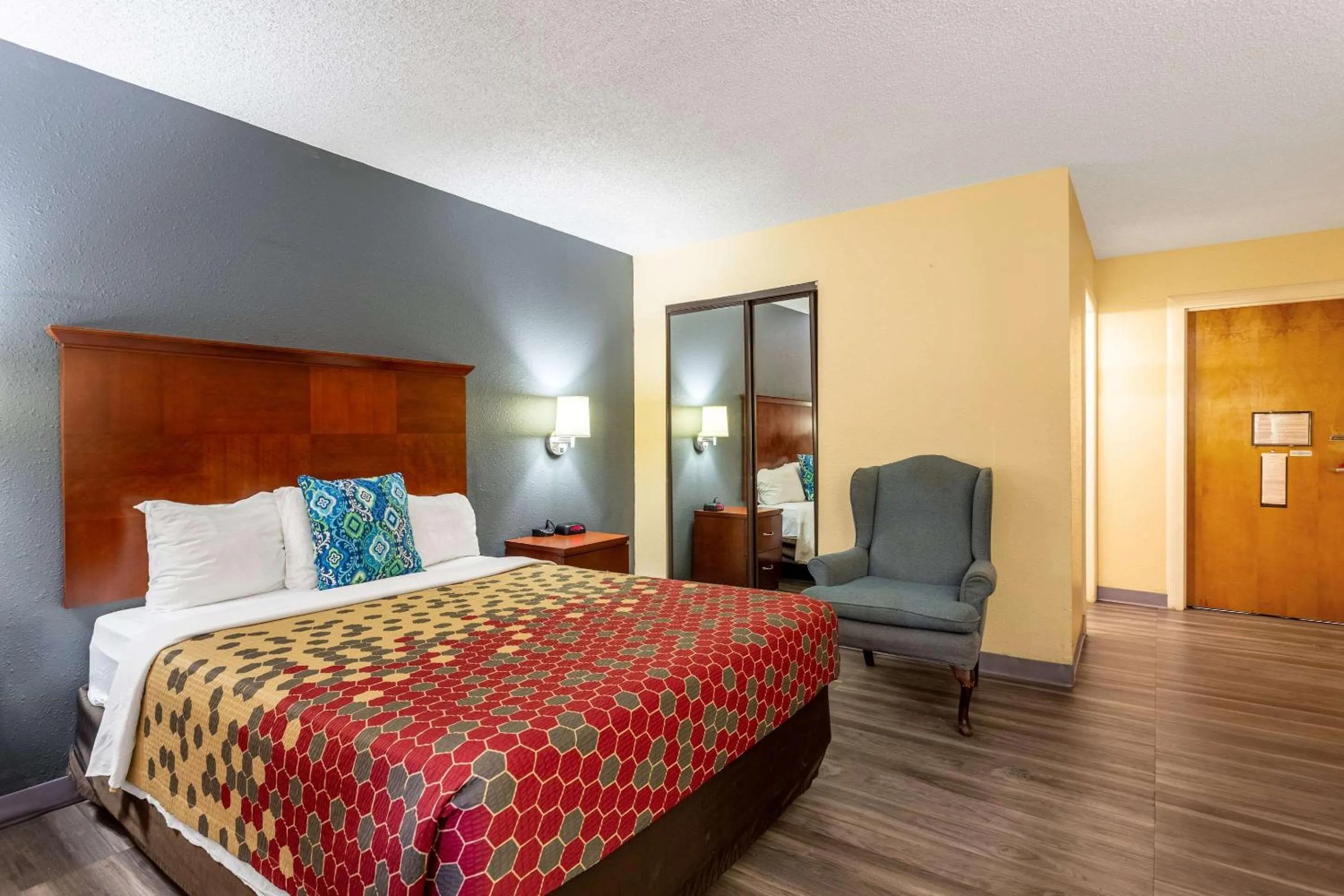 Photo of the whole room, Bed in Econo Lodge Gallup West