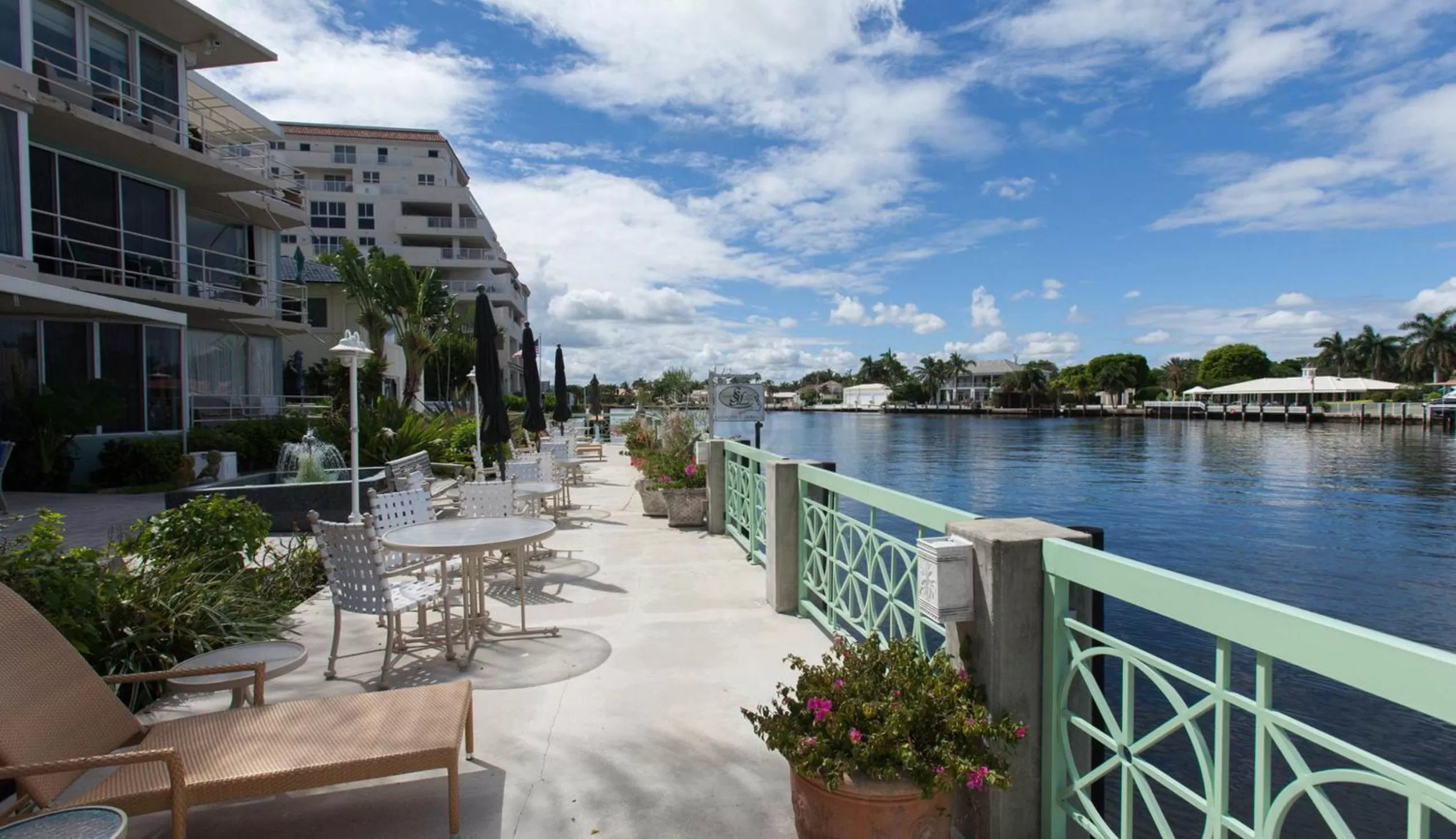 Patio in Manhattan Tower Apartment Hotel