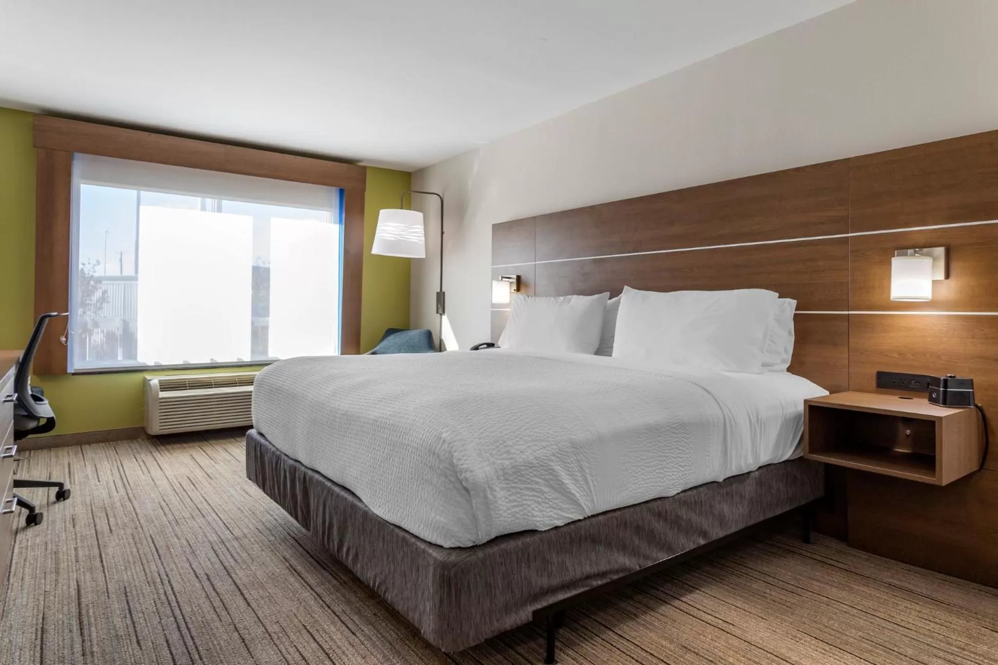 Photo of the whole room, Bed in Holiday Inn Express Hotel and Suites Natchitoches by IHG