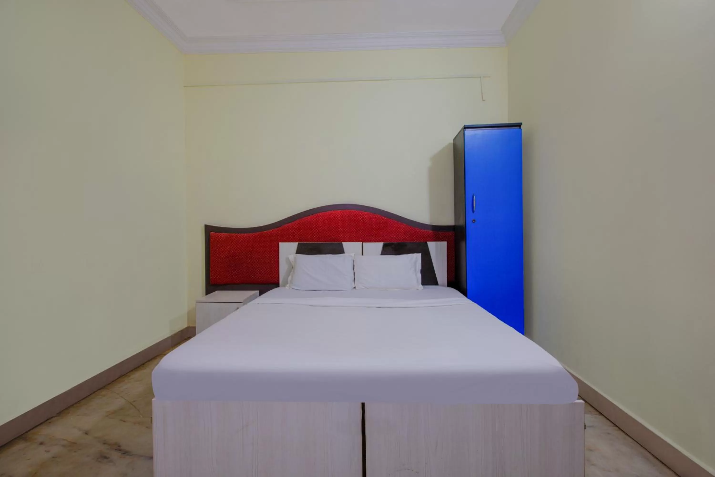 Bed in The Dolphin Park Hotel, Virugambakkam