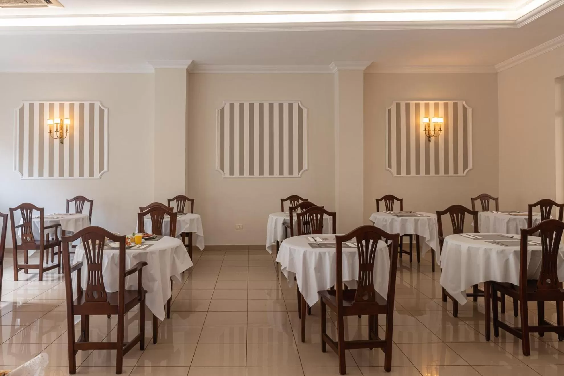 Restaurant/places to eat in Hotel Marte