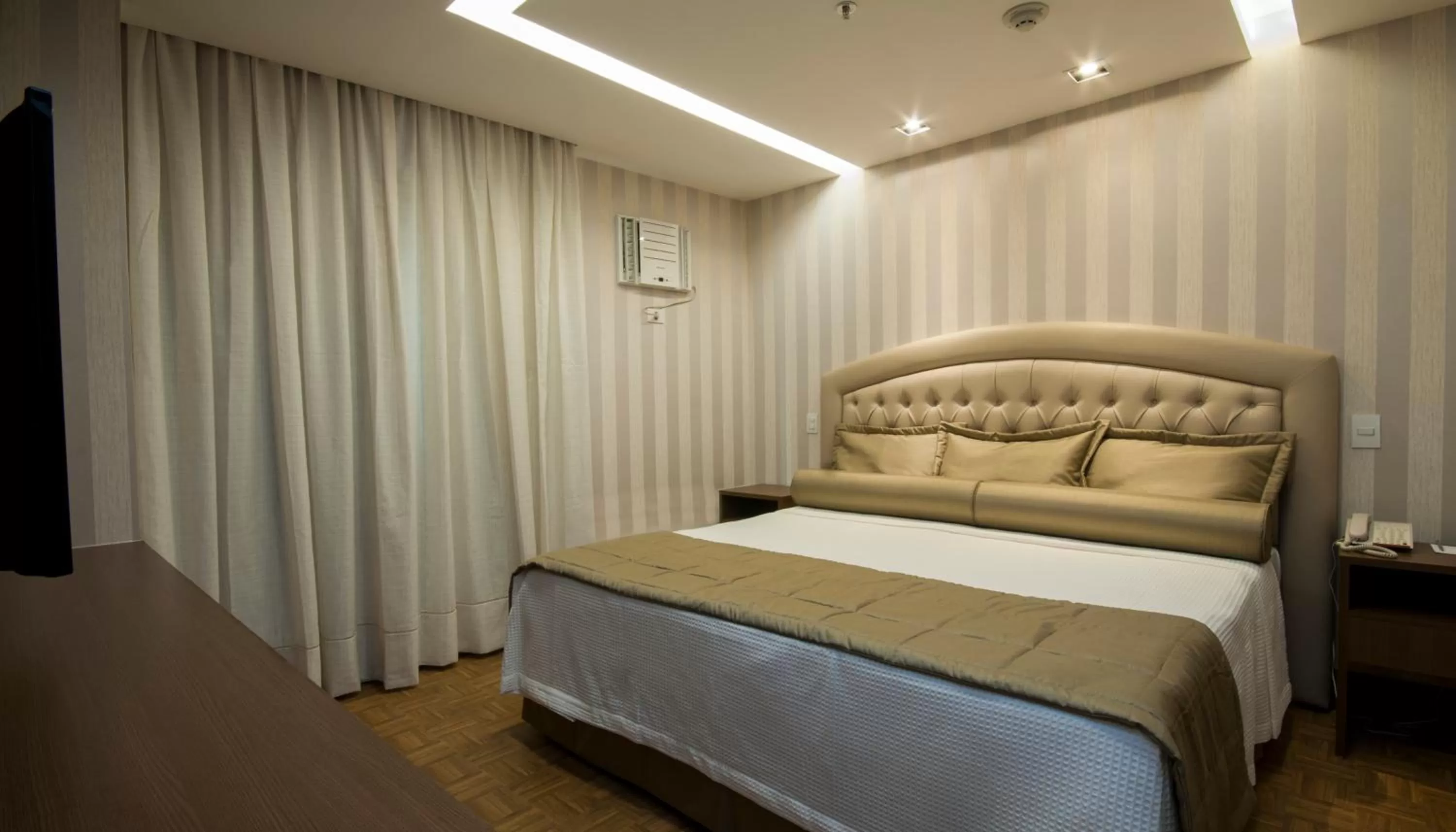 Property building, Bed in Américas Granada Hotel