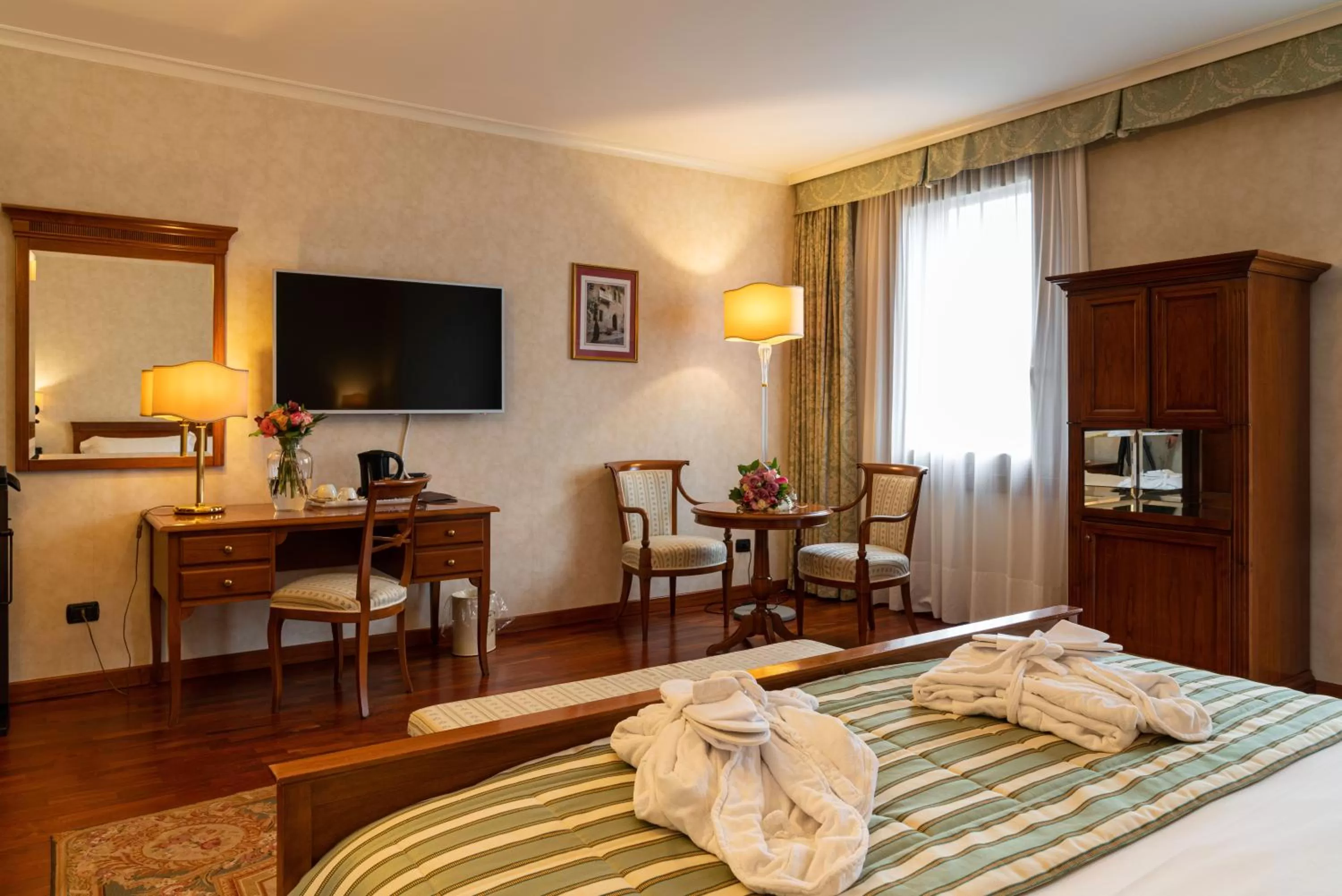 Photo of the whole room, Bed in Hotel Roxy Plaza