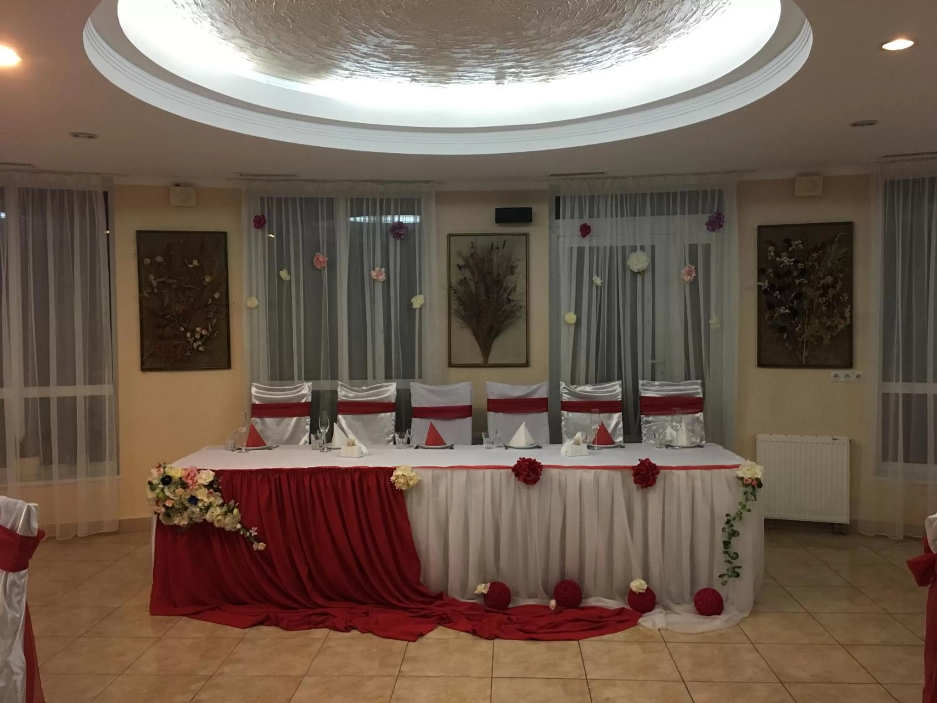 Restaurant/places to eat in Terem