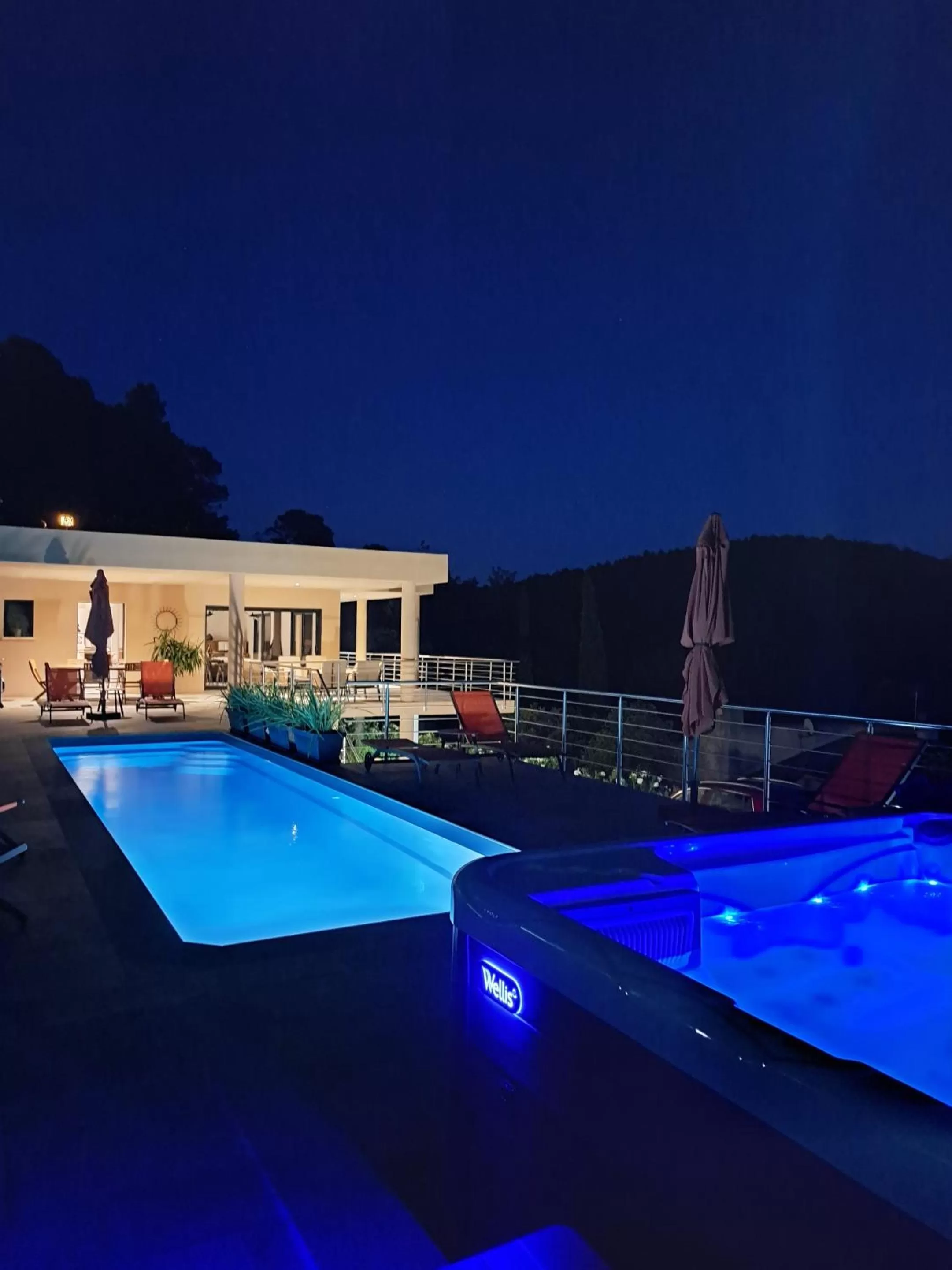 Pool view in Les Hauts du Peireguier