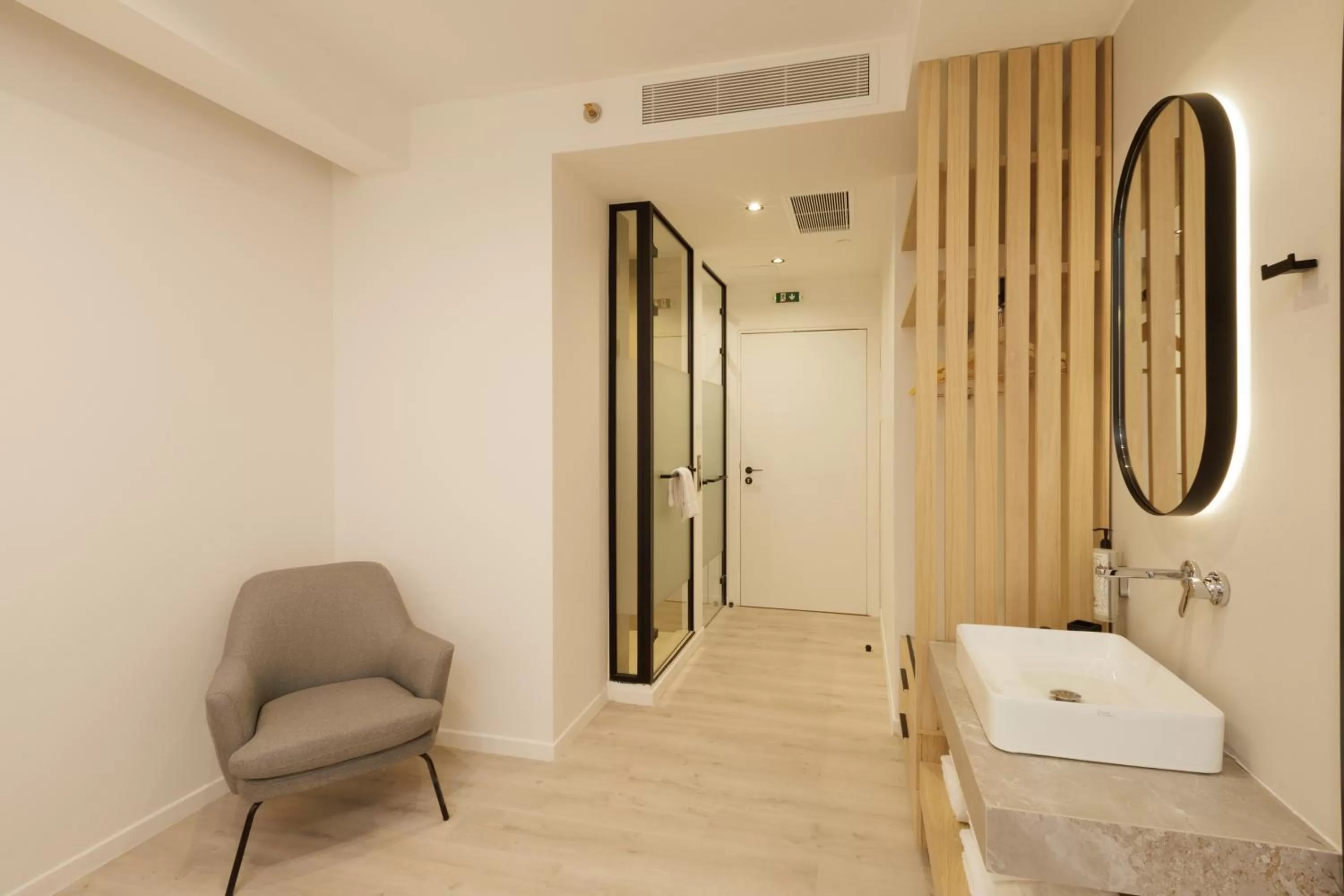 Shower in Hilton Garden Inn Athens Syggrou Avenue